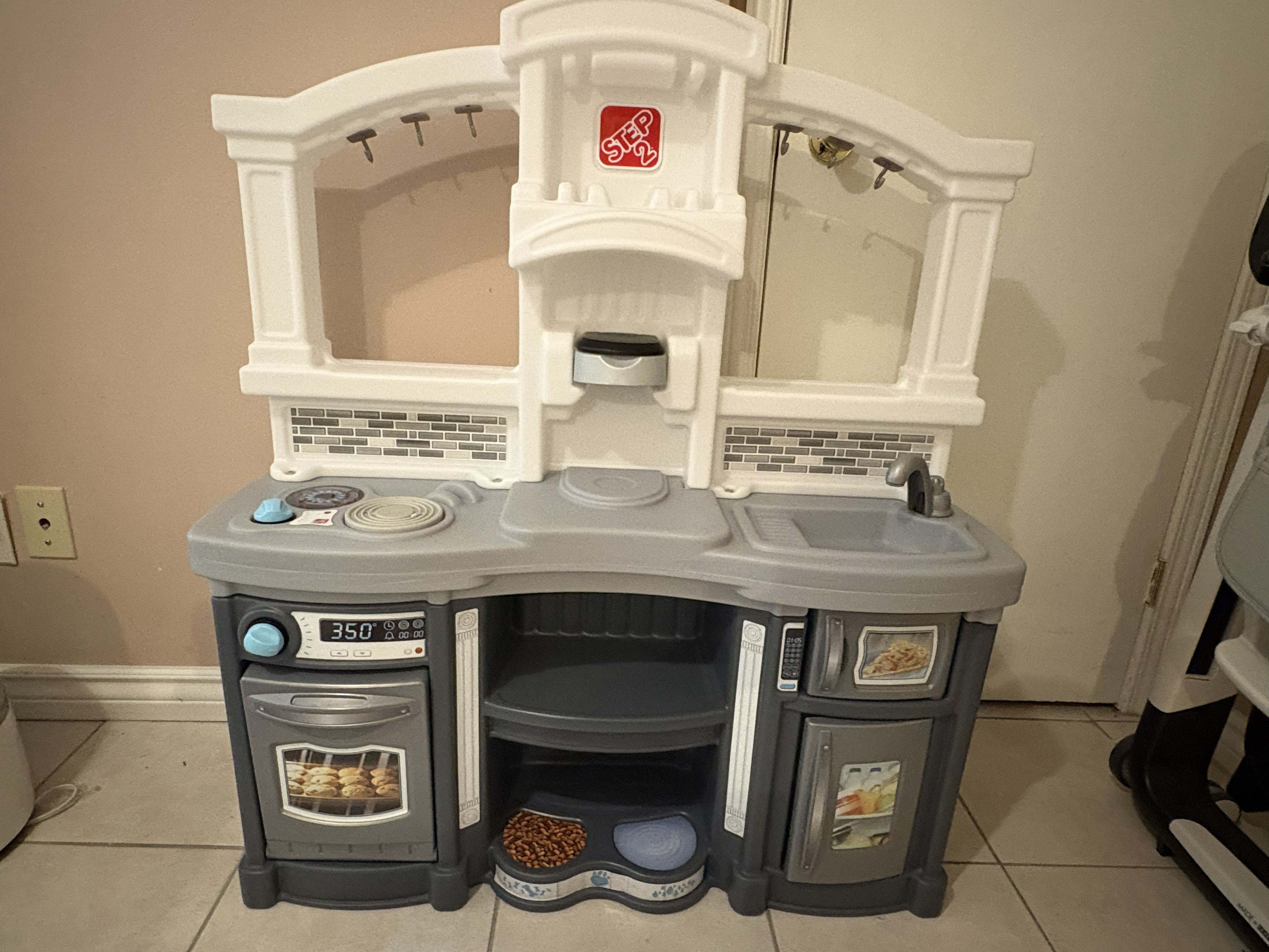 Step2 Grand Delights Play Kitchen - Like New Condition - photo 2