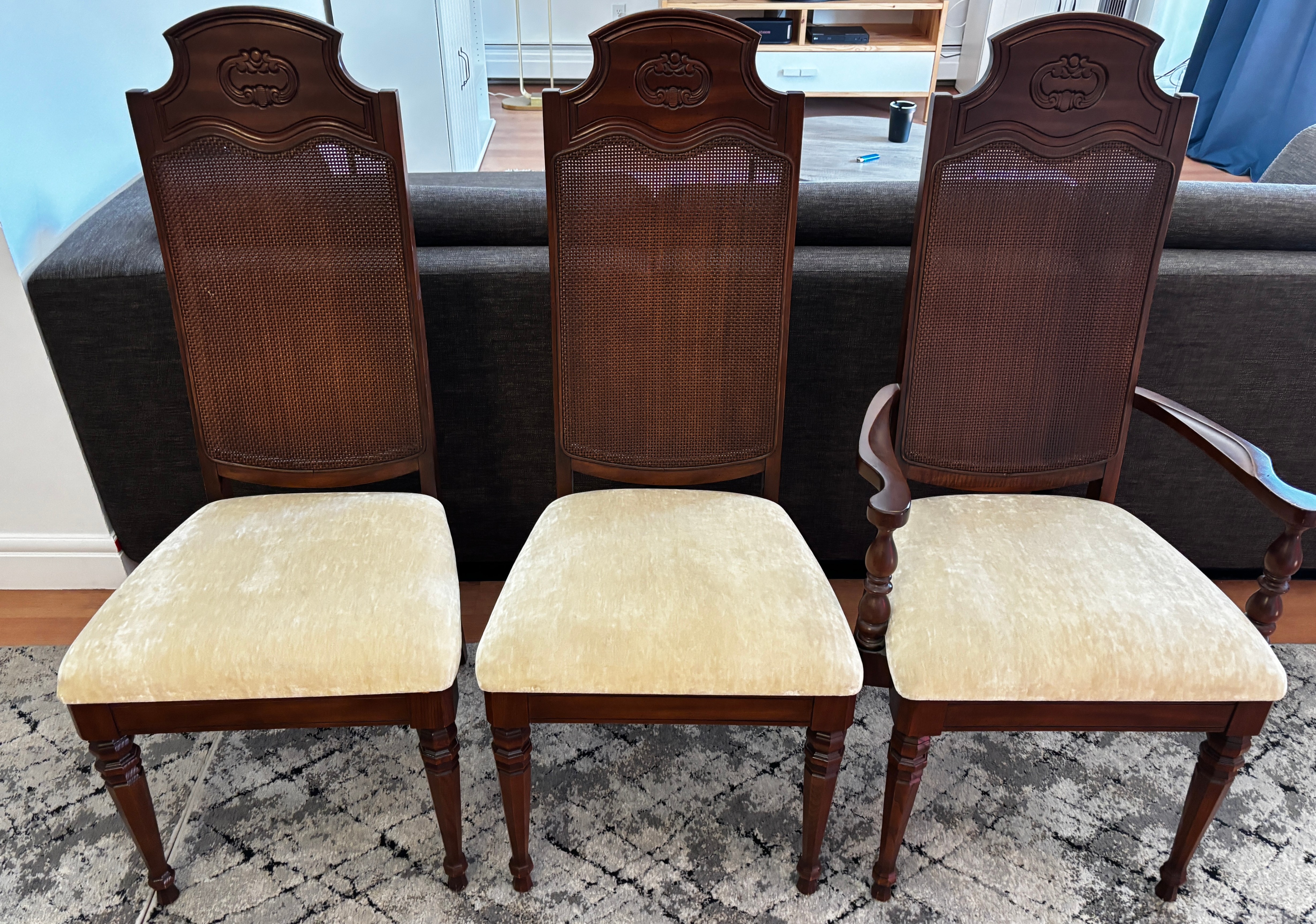 SOLID WOOD PEDESTAL DINING ROOM Table + Four chairs - photo 3
