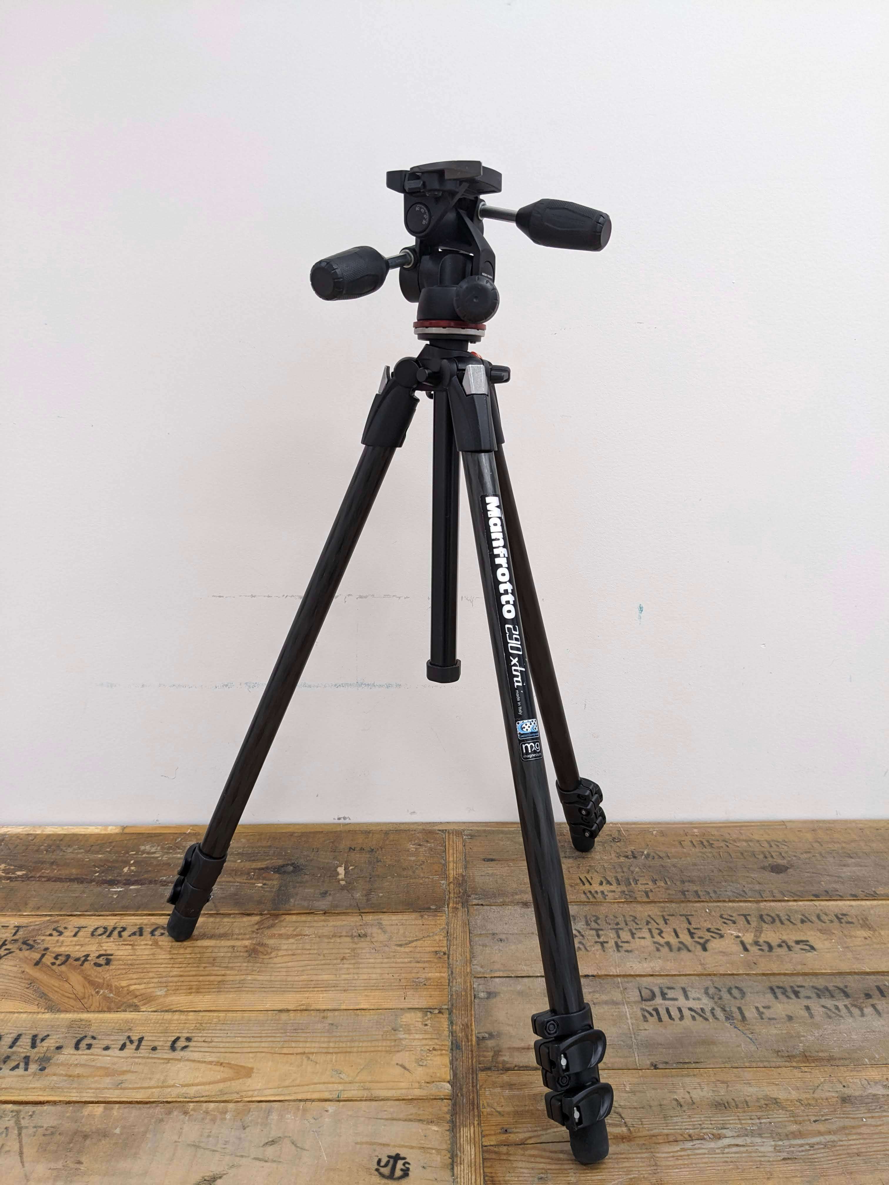 Manfrotto 290 Xtra Carbon Fiber Tripod + MH804 Head