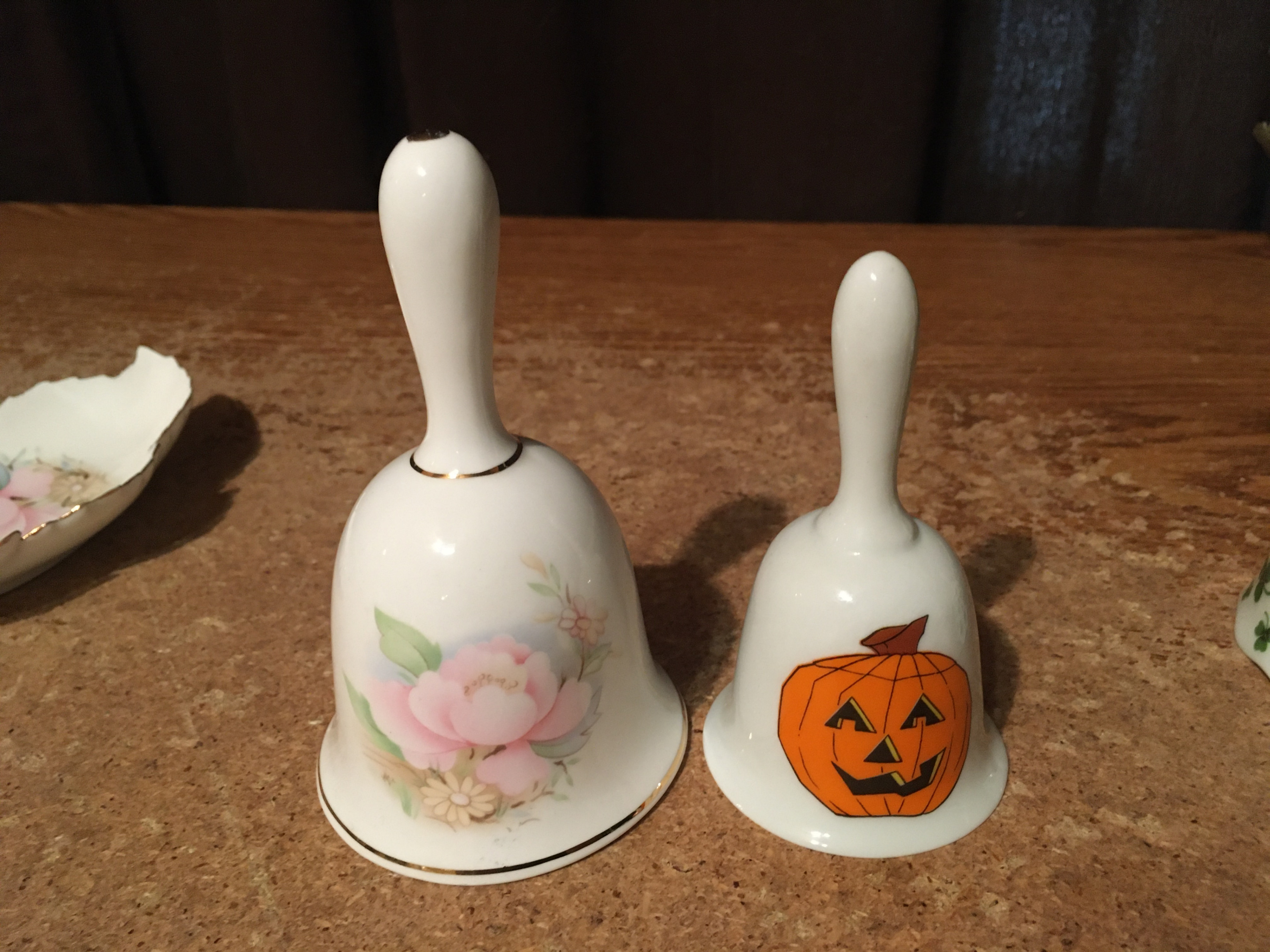 LOT OF 4 ENESCO BELLS VALENTINE'S DAY ST. PATRICKS DAY HALLOWEEN - photo 4