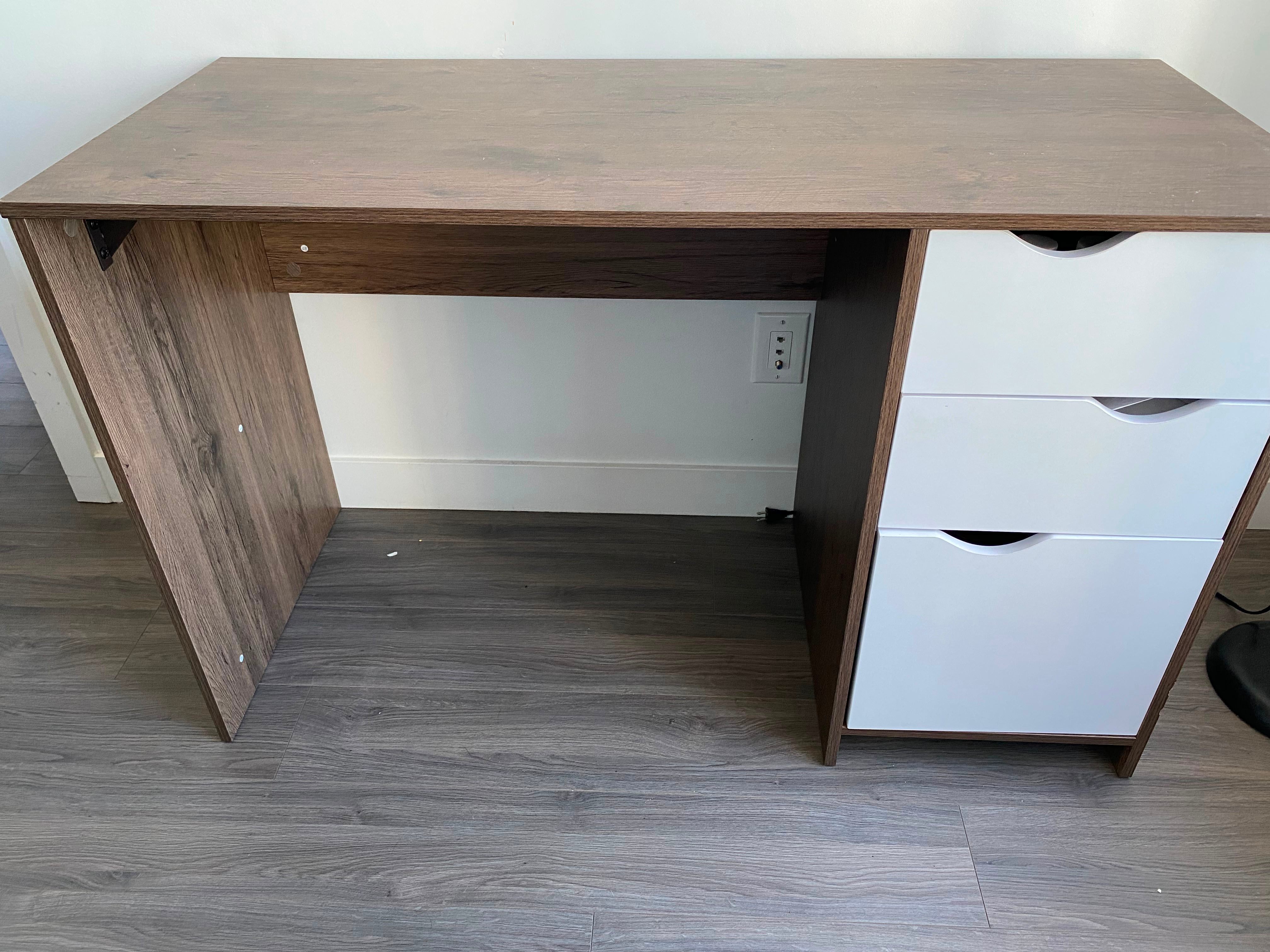 Walmart Computer Desk / Office Desk – Move-Out Sale - photo 3