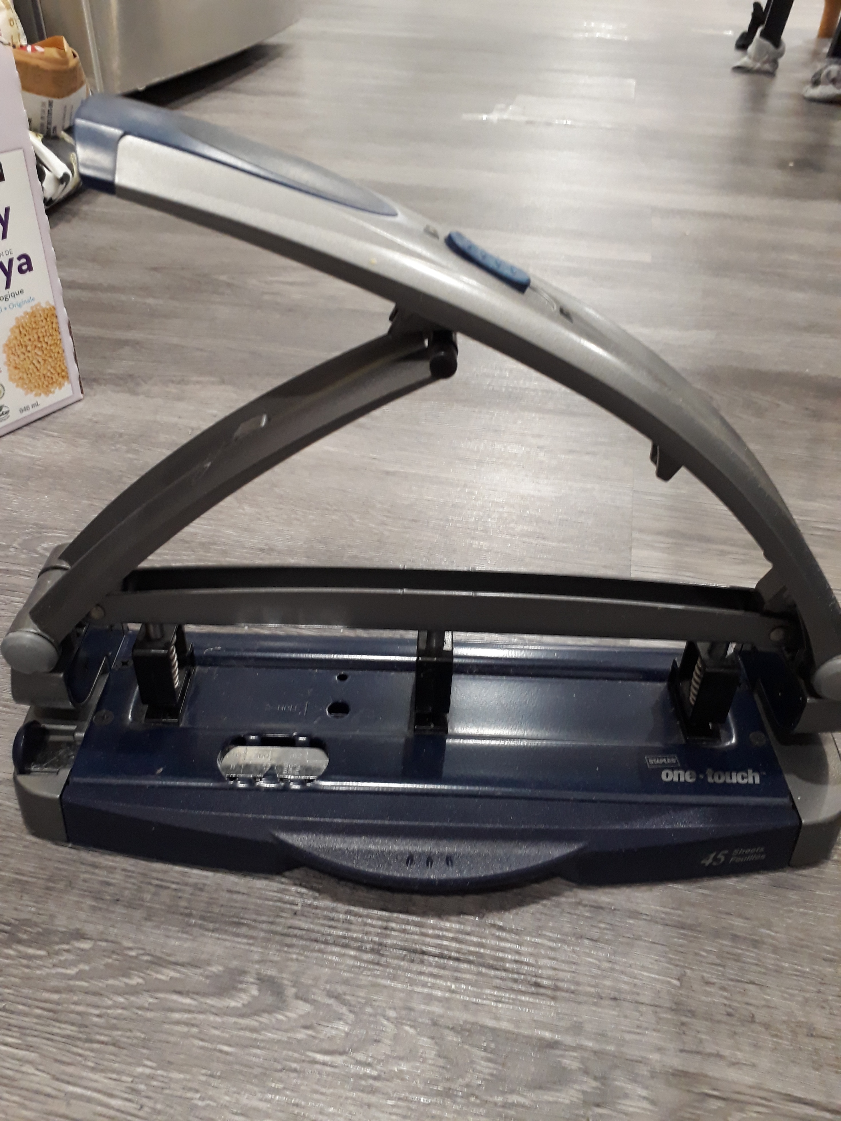 Staples One-Touch 45-Sheet Hole Punch