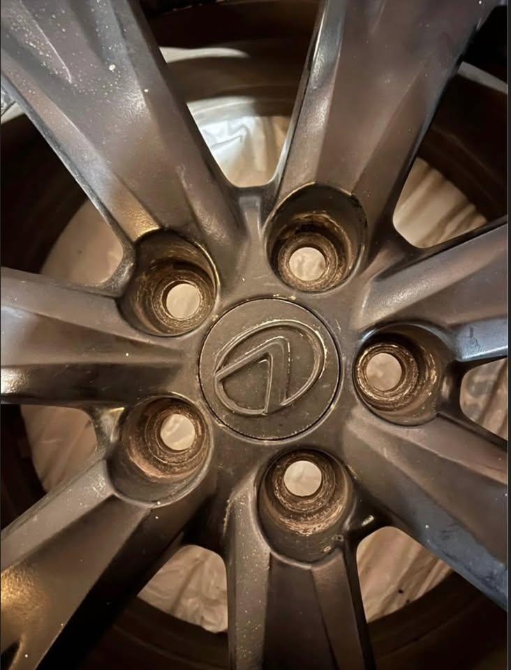 4 Original Lexus Wheel rims (17 inches)