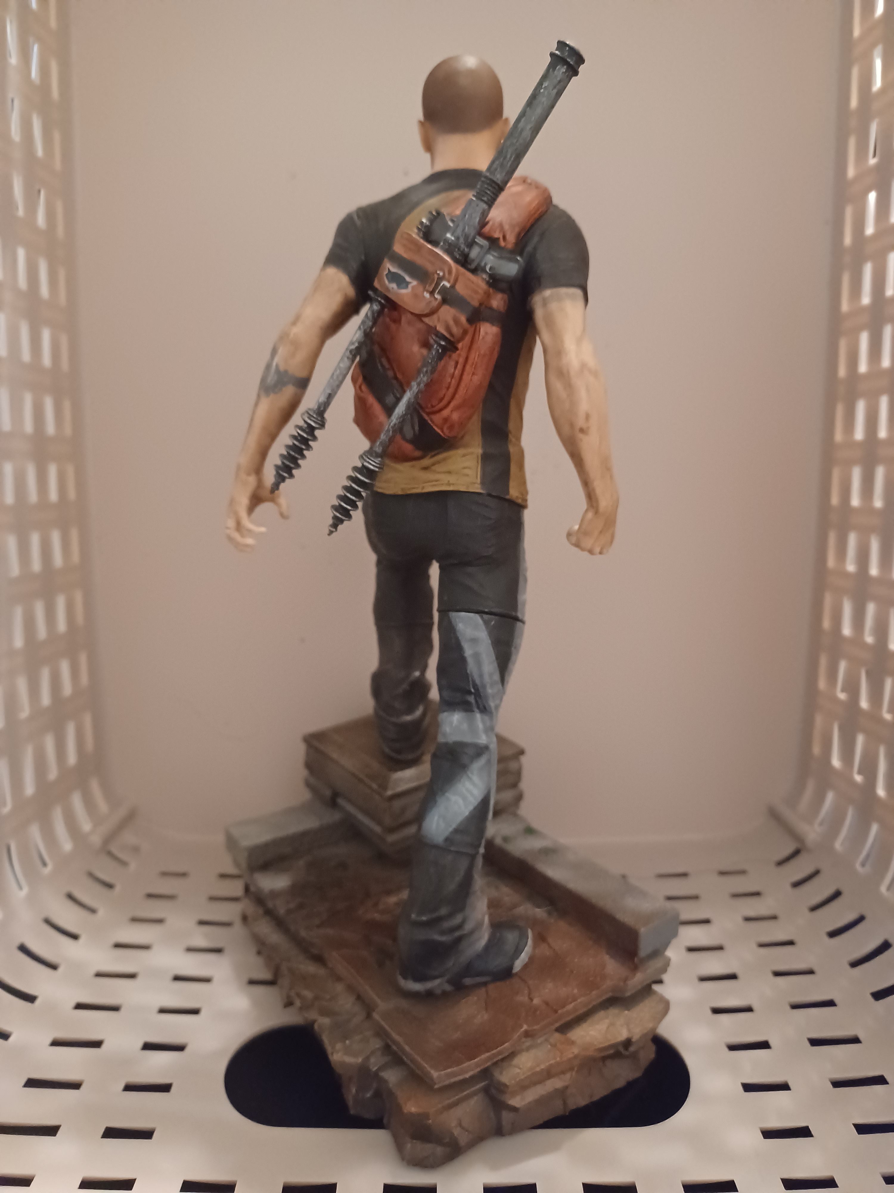 inFamous 2 Cole Macgrath Hero Edition 8" Statue - photo 4