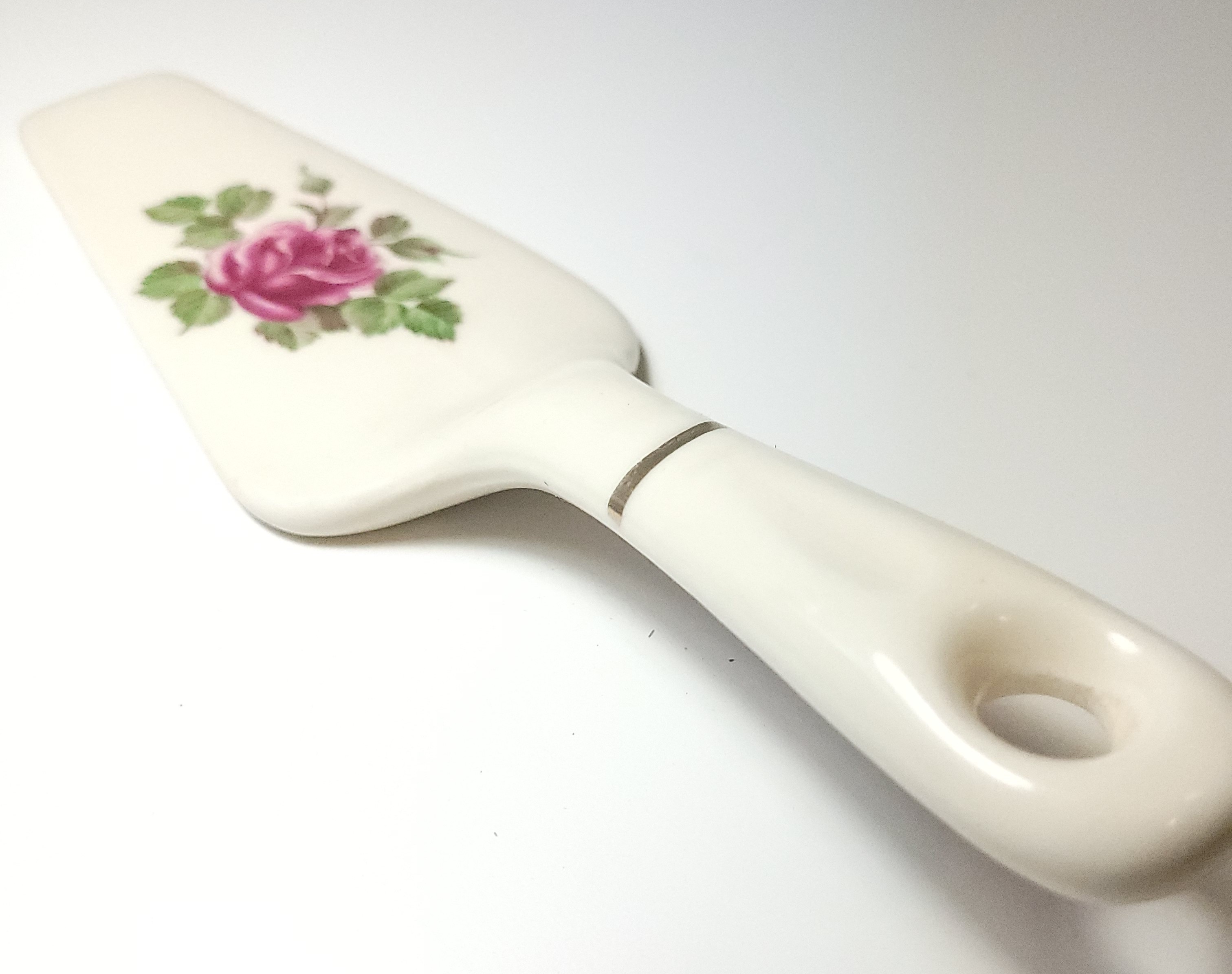 Circa 1970s Vintage Japan Porcelain Ceramic Cake Pie Server