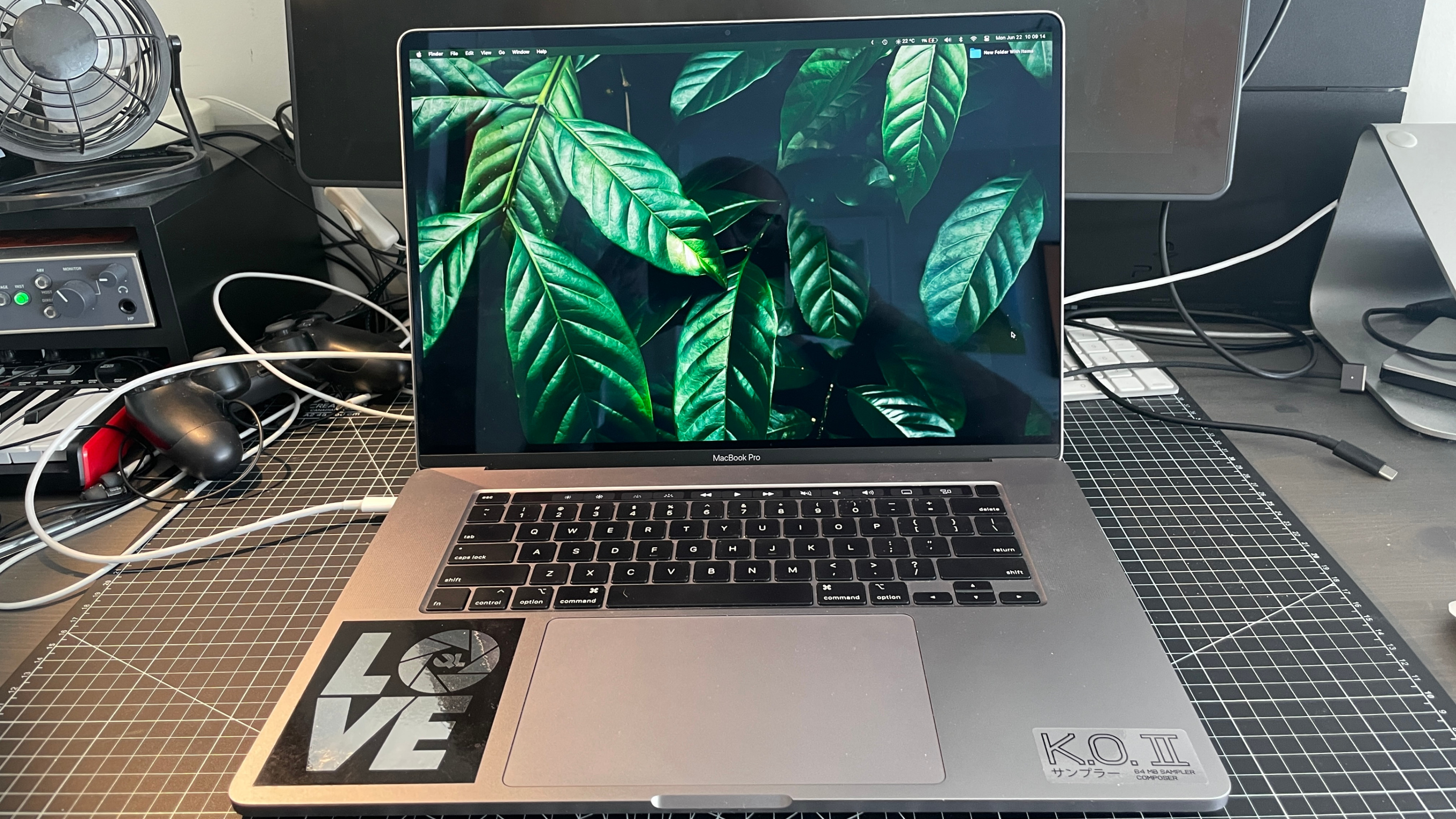 16" MacBook Pro i9 (2019) - photo 3