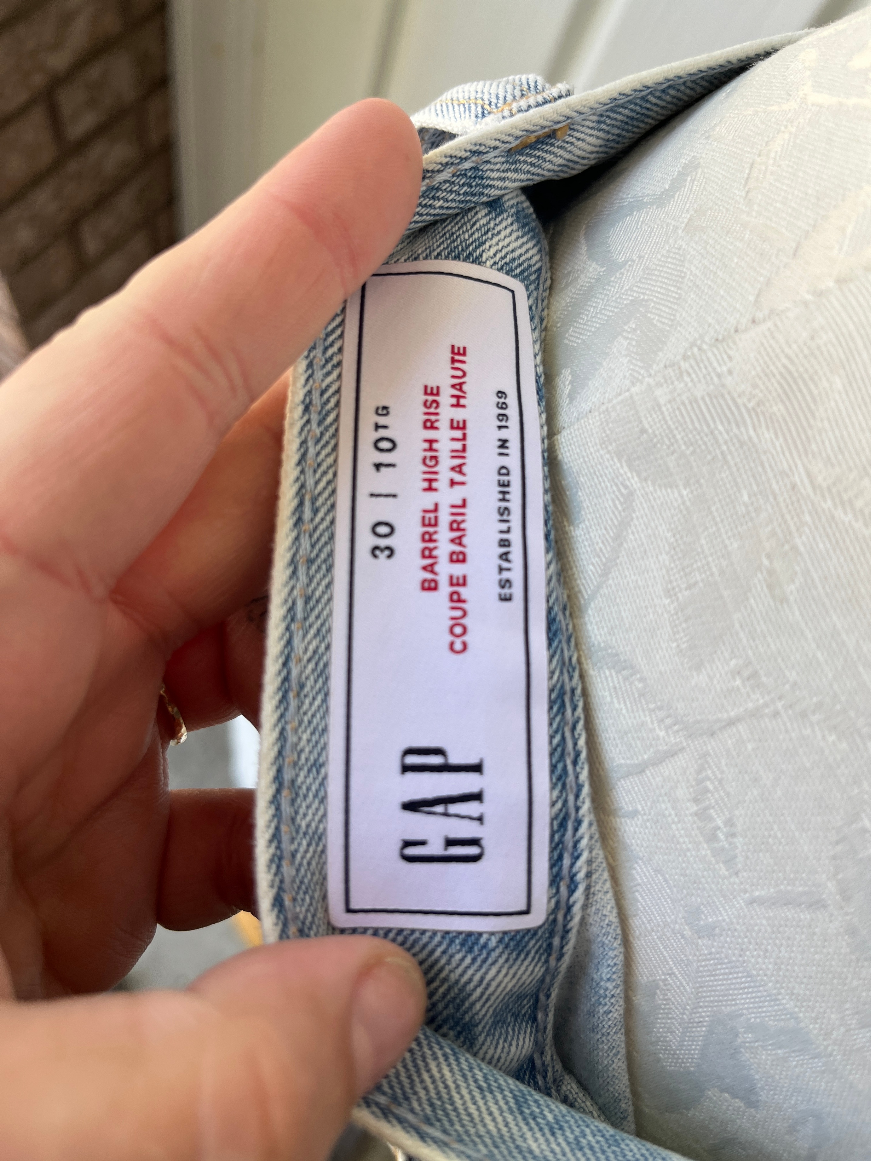 GAP Barrel High Rise Distressed Jeans - Size 30 - photo 3