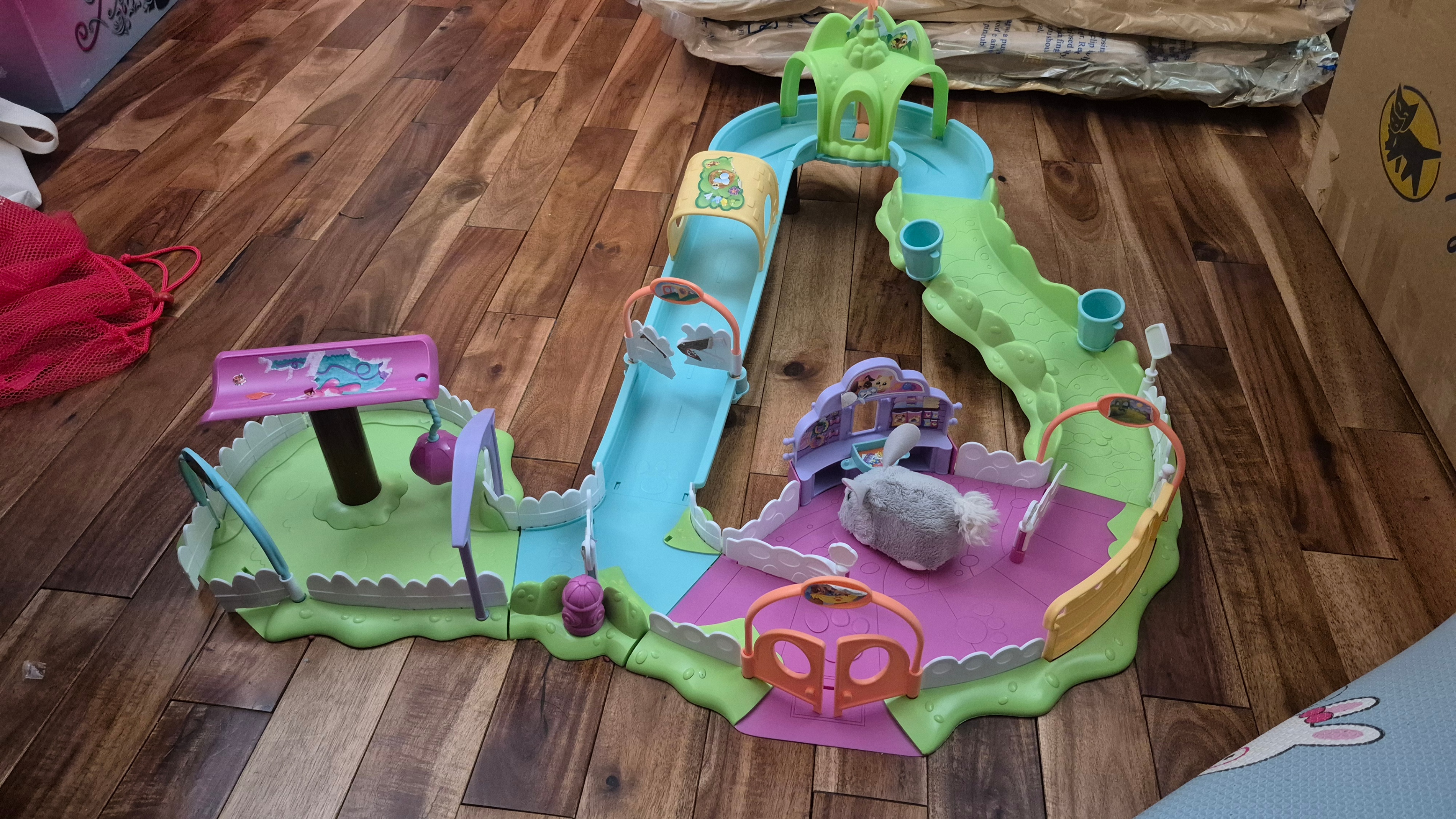 FurReal Friends Furry Frenzies Scoot & Scurry City Playset - photo 3
