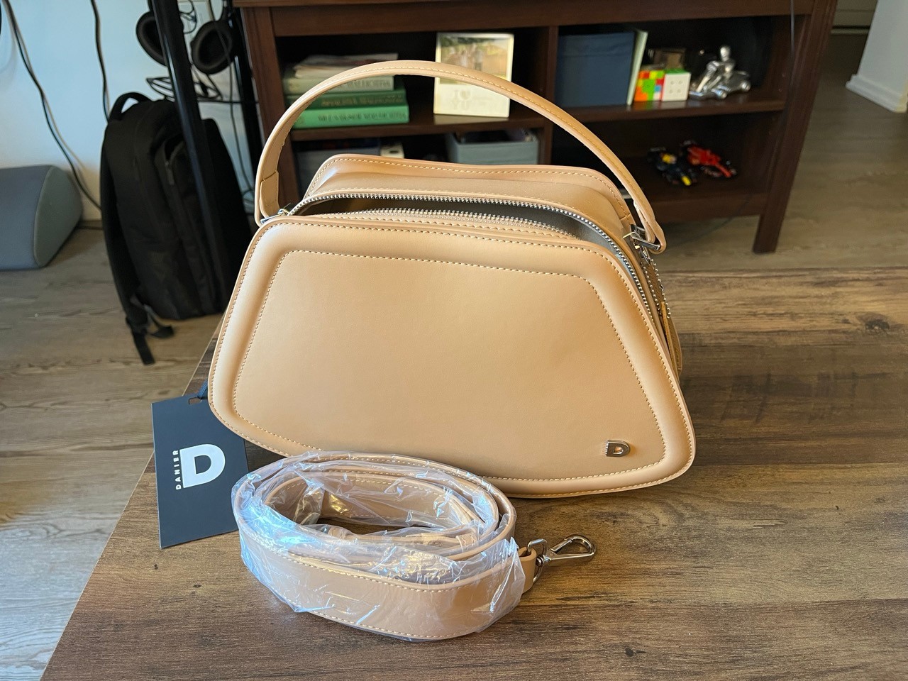 Brand new Danier Edith Satchel - photo 5