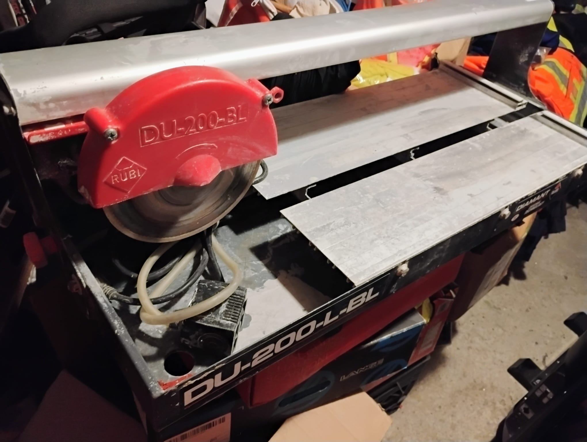 Rubi Diamant DU-200-BL 120V Tile Saw with 8-inch Blade w/Stand