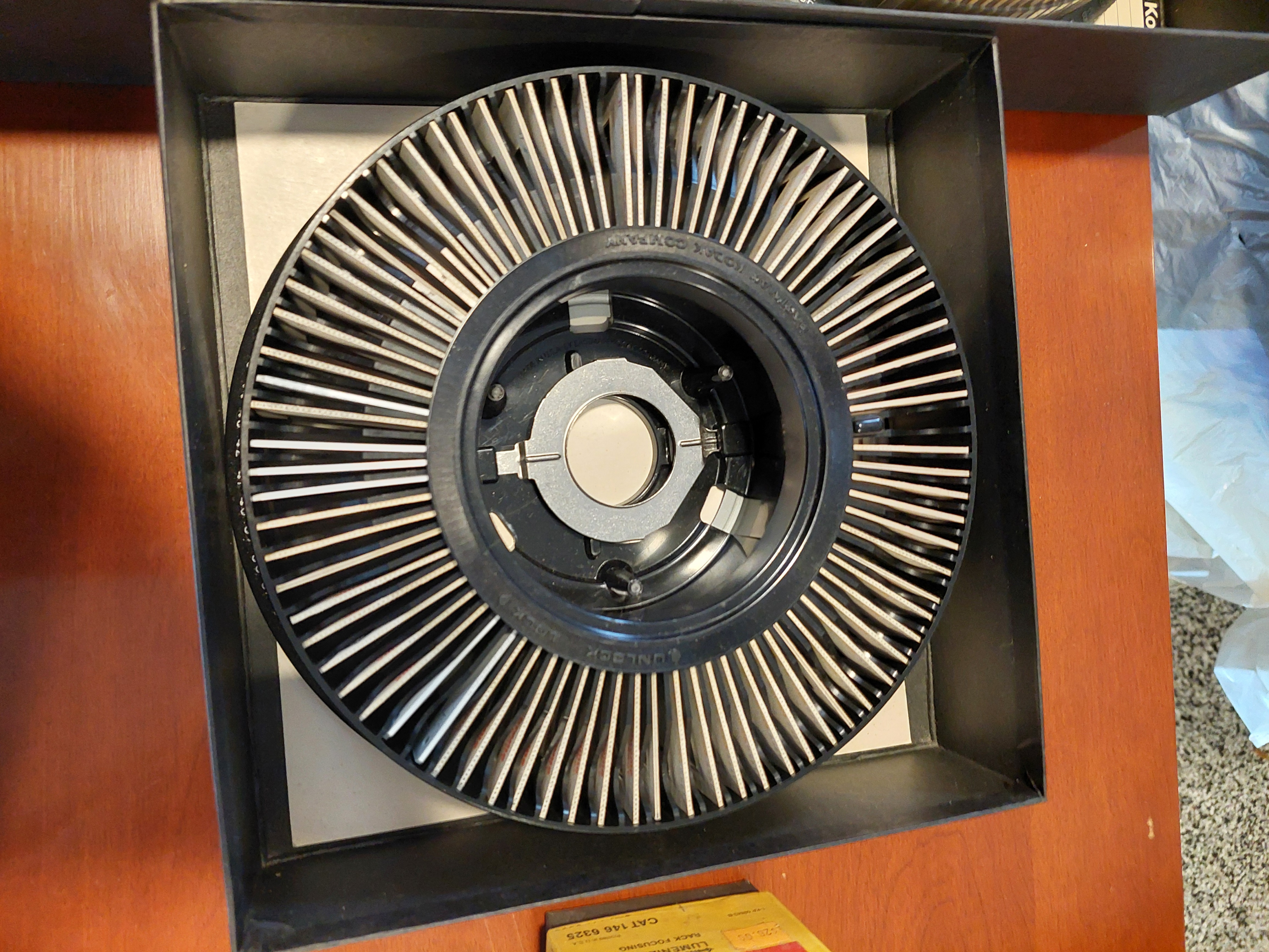 Kodak Carousel Auto-Focus Projector - photo 3