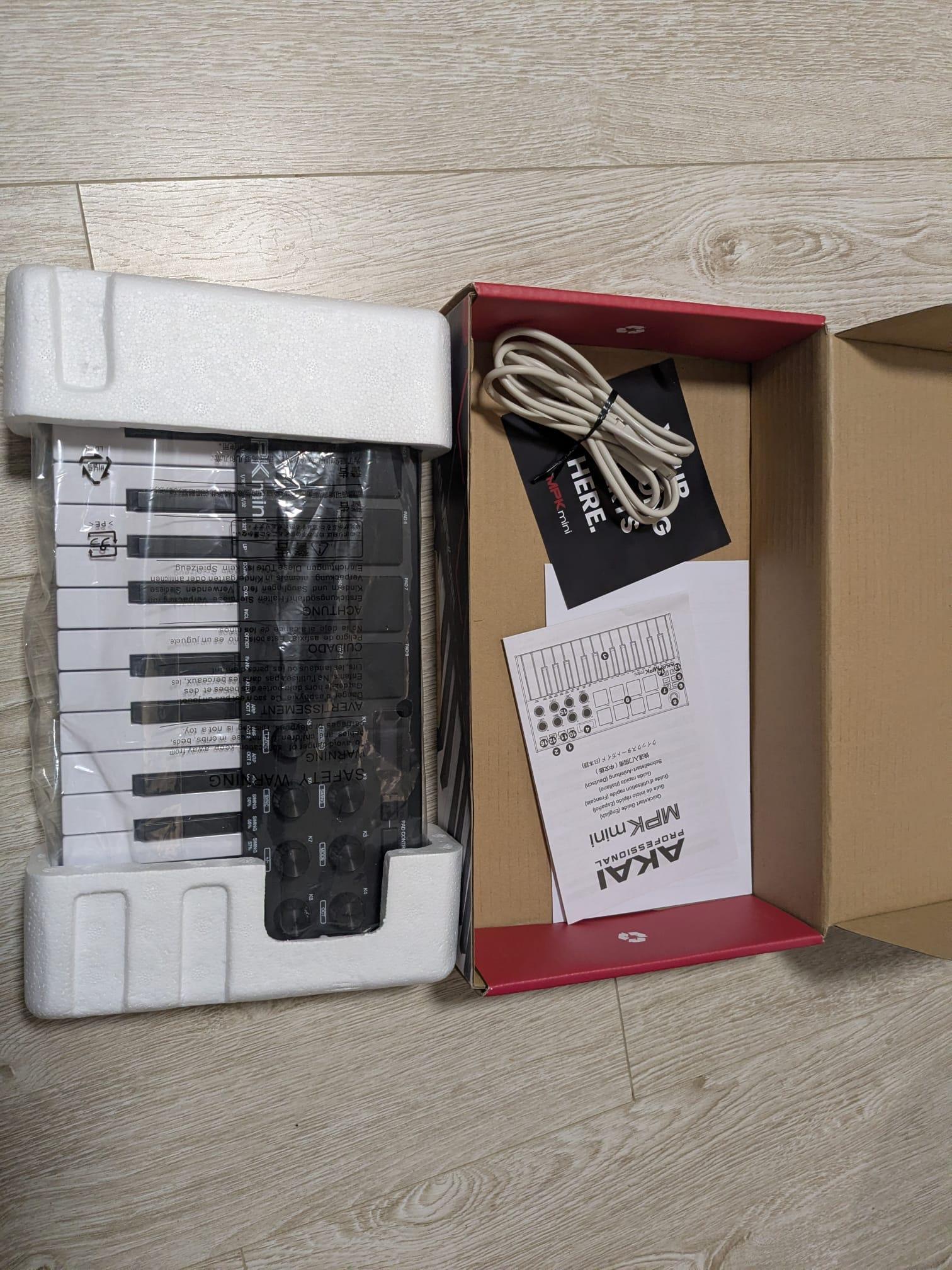 Akai MPK Mini MK3 MIDI Controller - photo 2