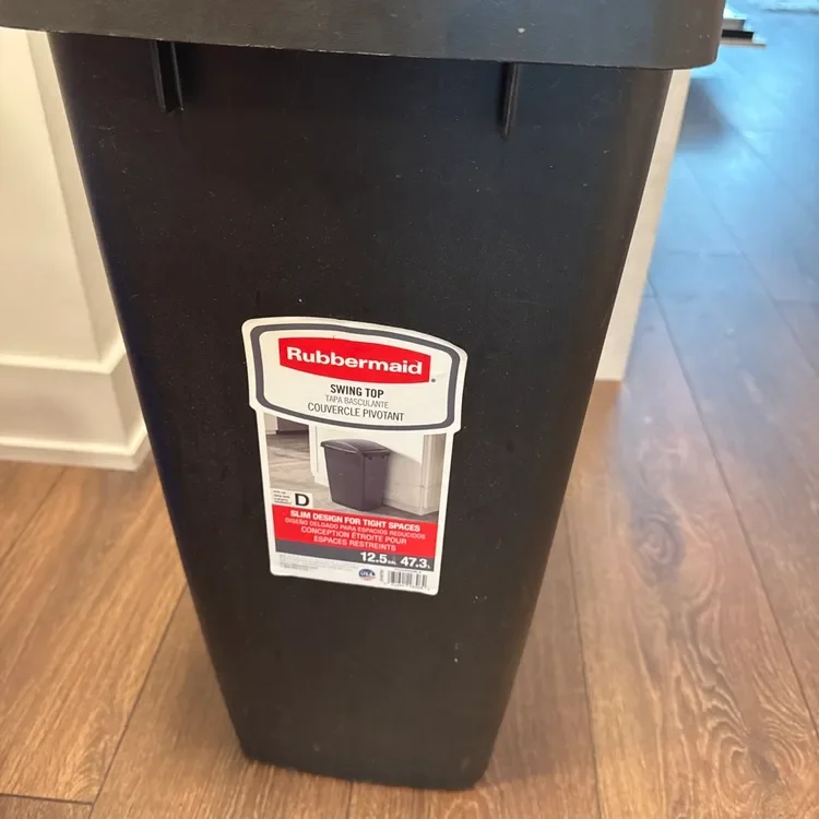 Rubbermaid 12.5G Swing Top Trash Can