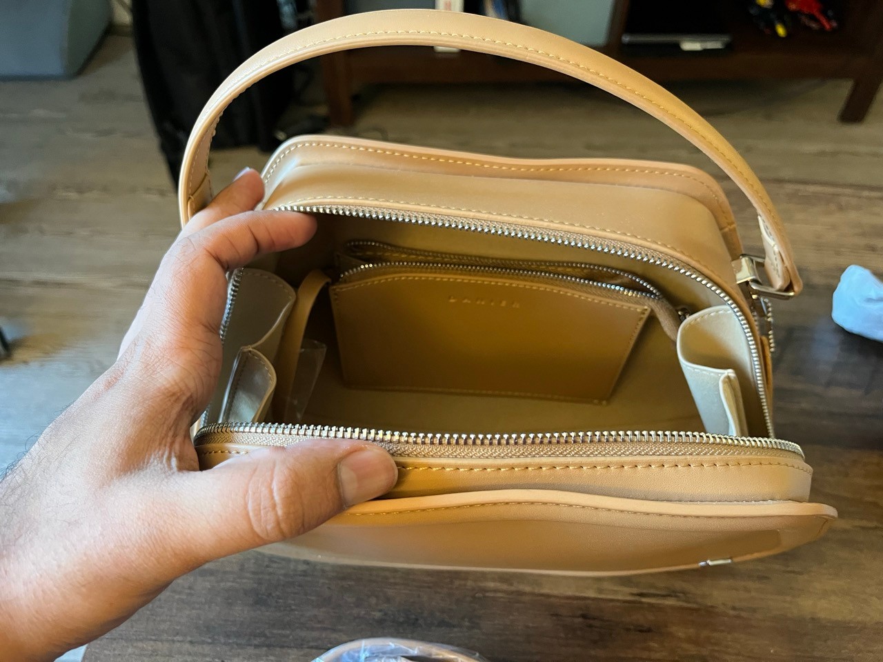Brand new Danier Edith Satchel - photo 3