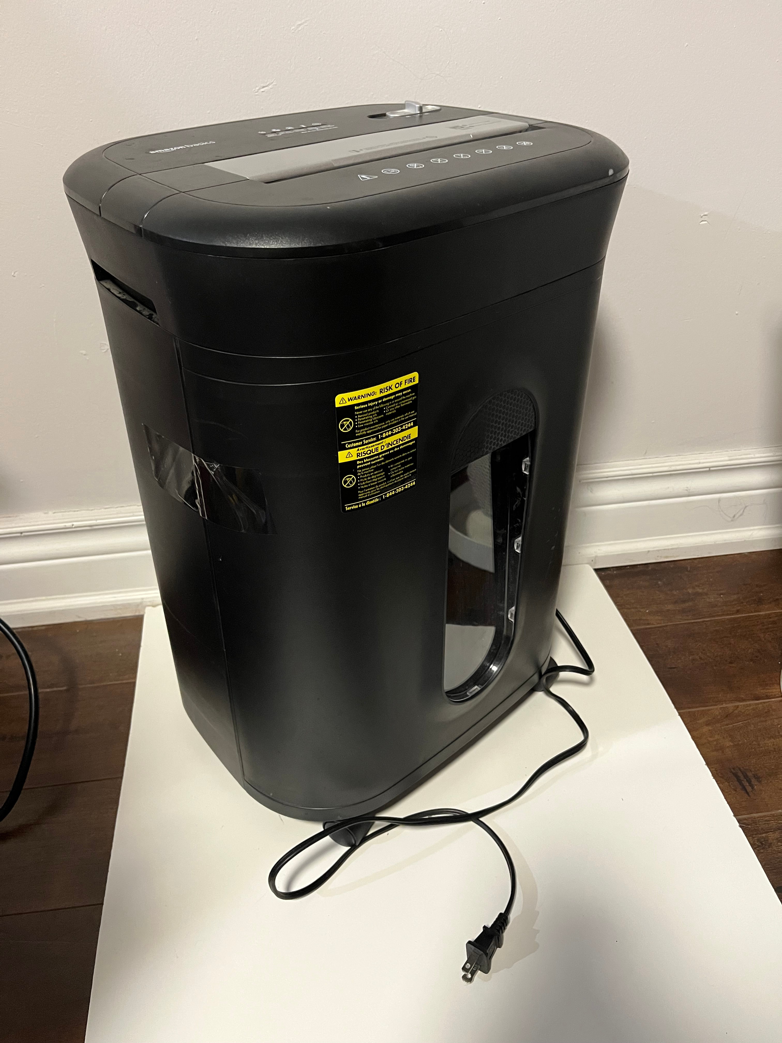 Amazon Basics 15-Sheet High-Security Micro-Cut Paper Shredder - photo 4