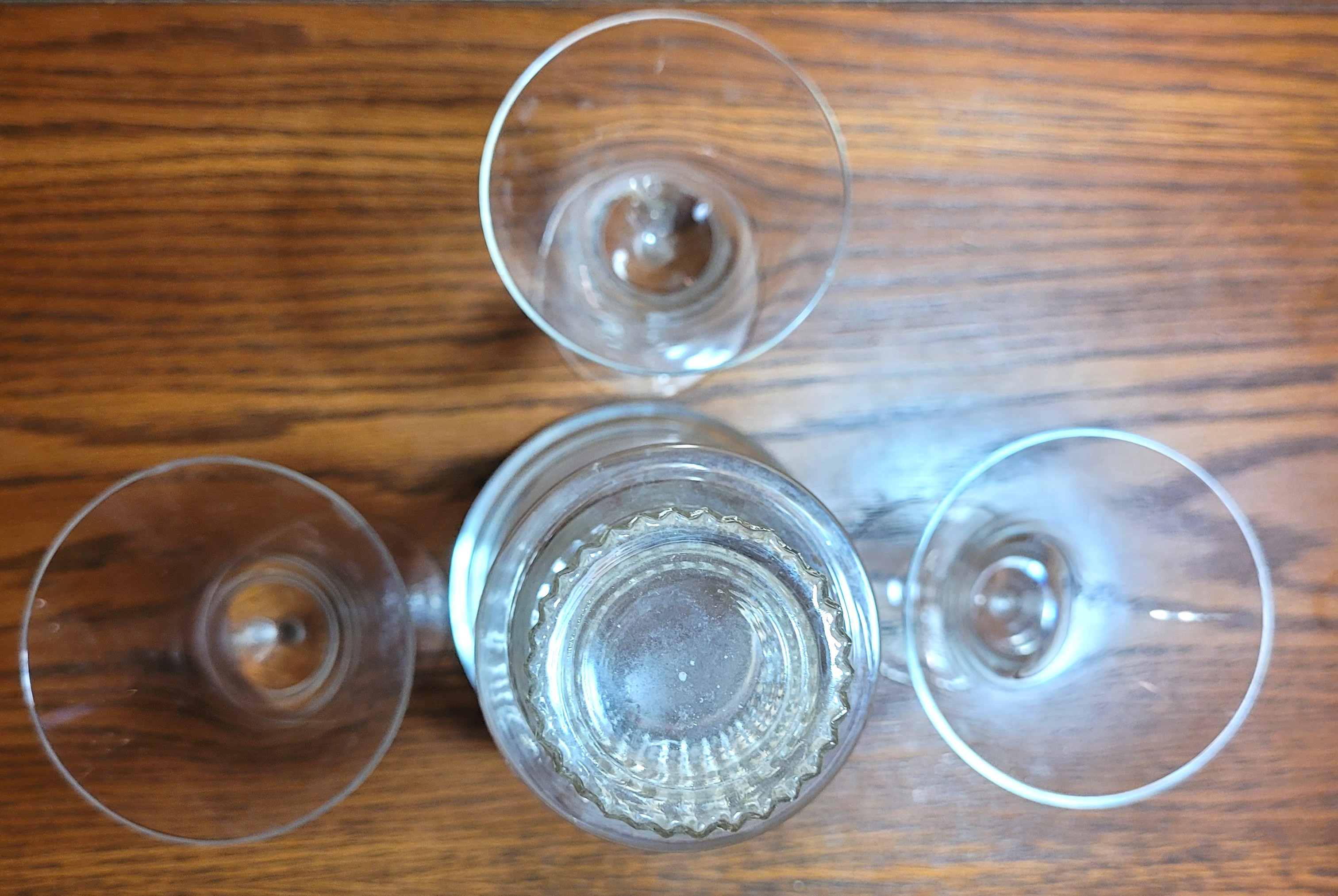 Circa 1960 Hand Painted Floral Glass Decanter 3 Cocktail Glasses - photo 2