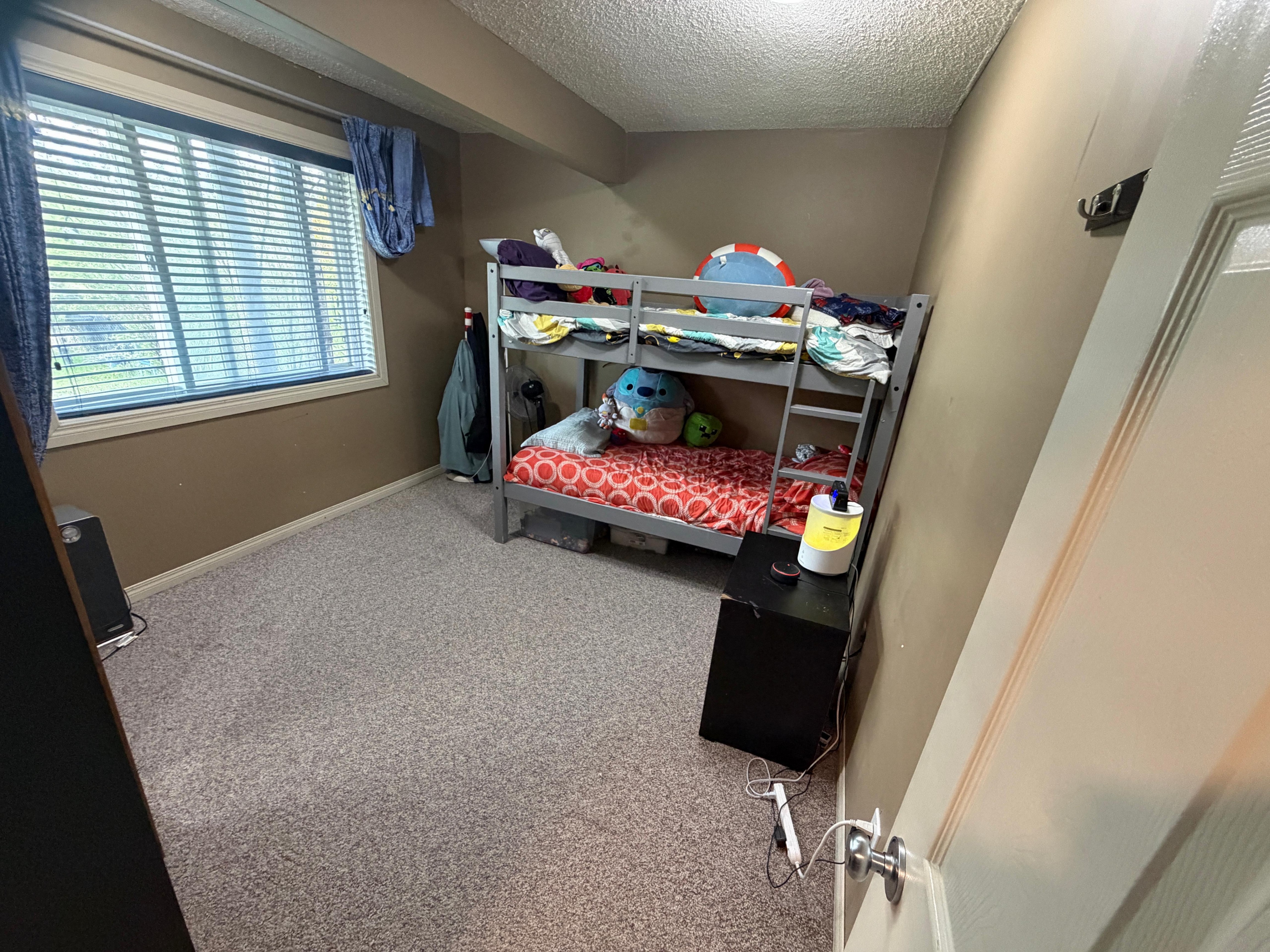 WALKOUT 2-BEDROOM LEGAL BASEMENT SUITE – ROYAL OAK NW - photo 3
