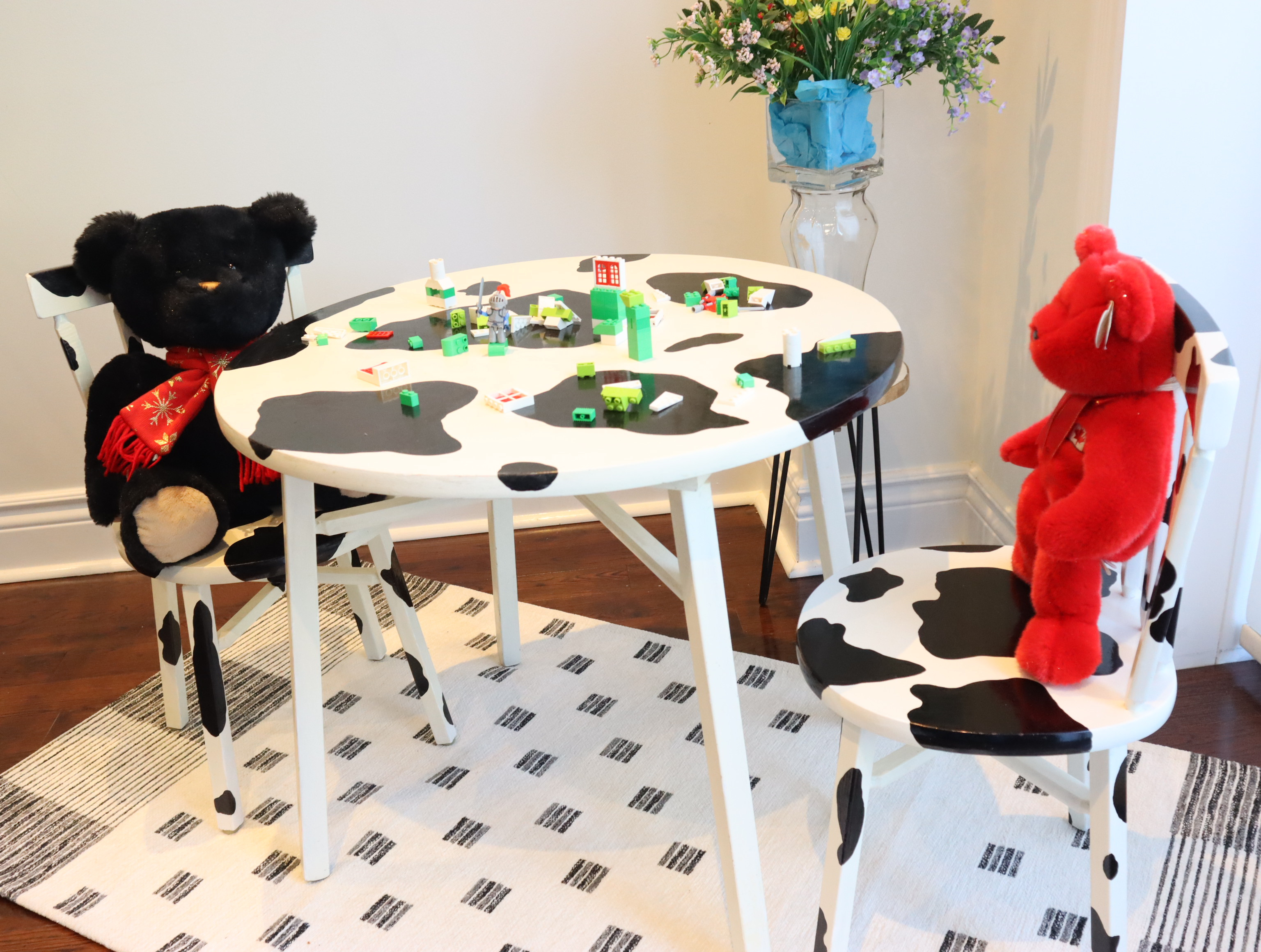 Children's Cow Pattern Circular Table and Chairs - photo 2