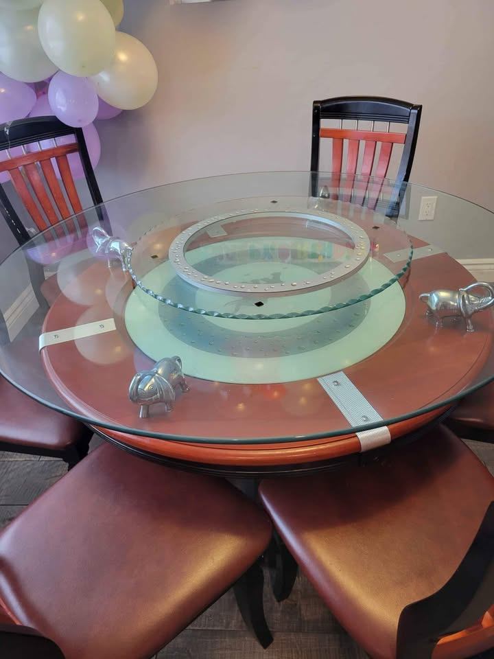 Beautiful Wooden Dining Table with 6 Chairs - photo 2