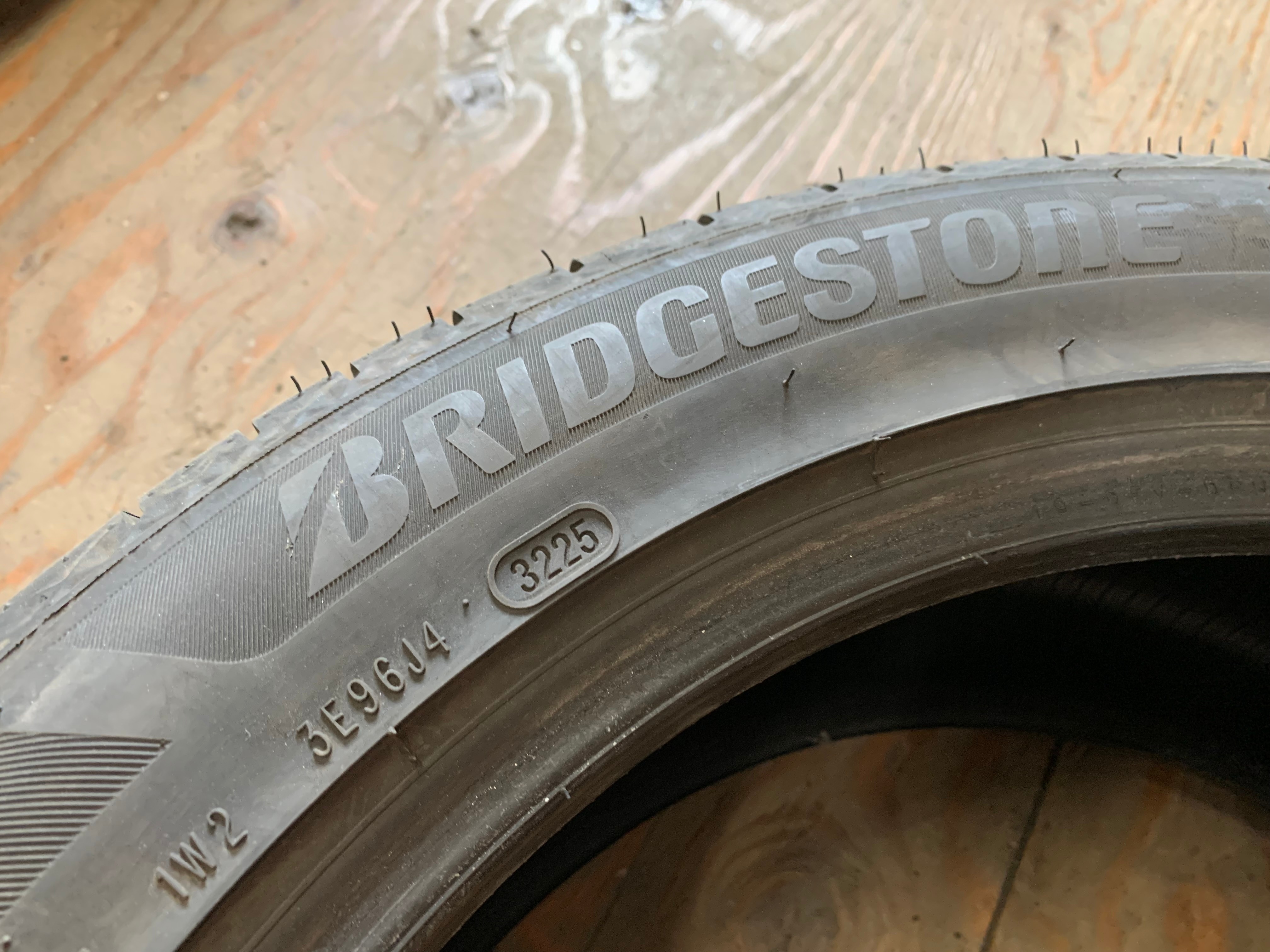 PAIR of 255/45/19 M+S Bridgestone Turanza EV with 80% tread - photo 5