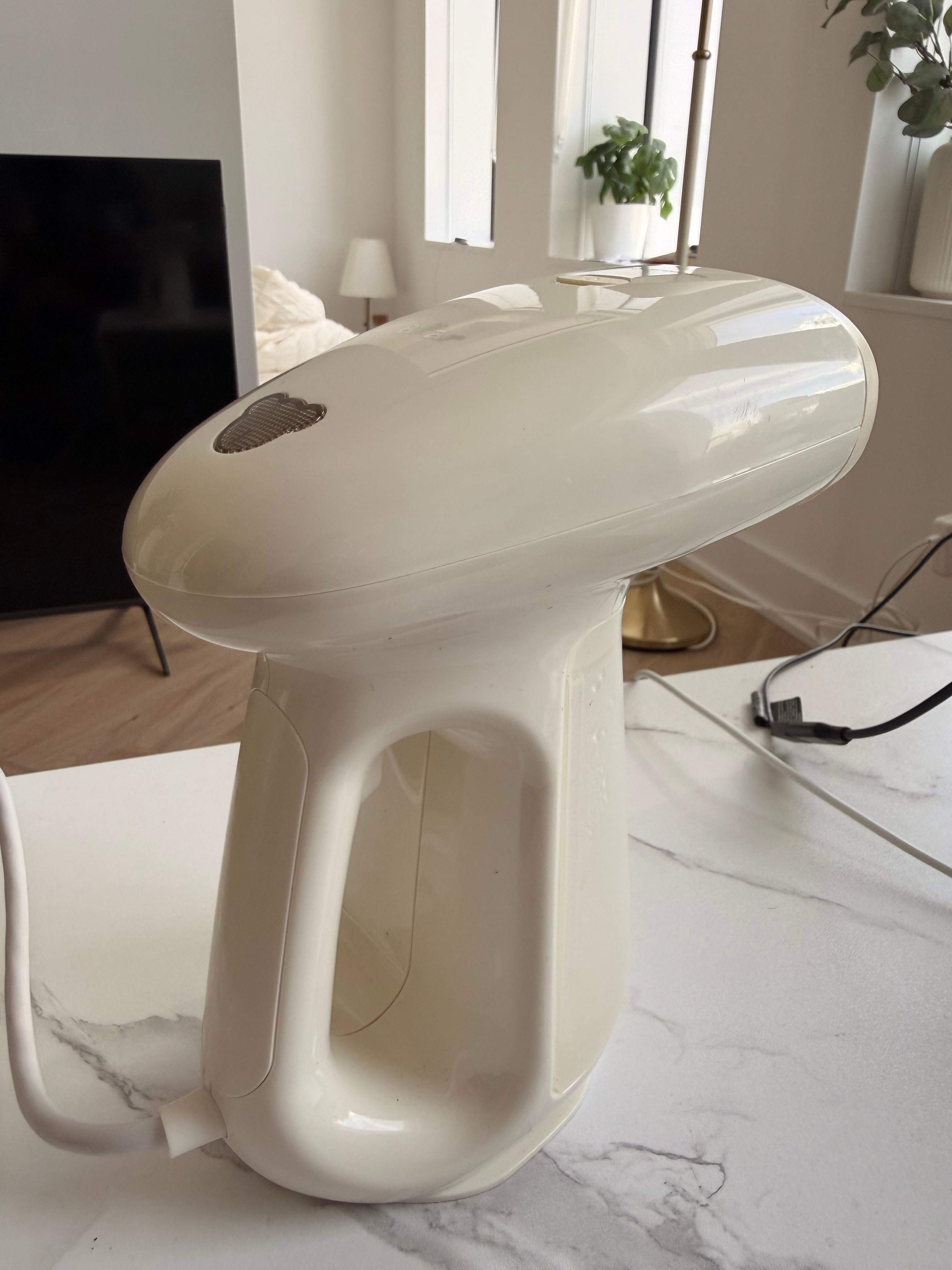 Handheld Clothes Steamer (1300W) – Excellent Condition - photo 4