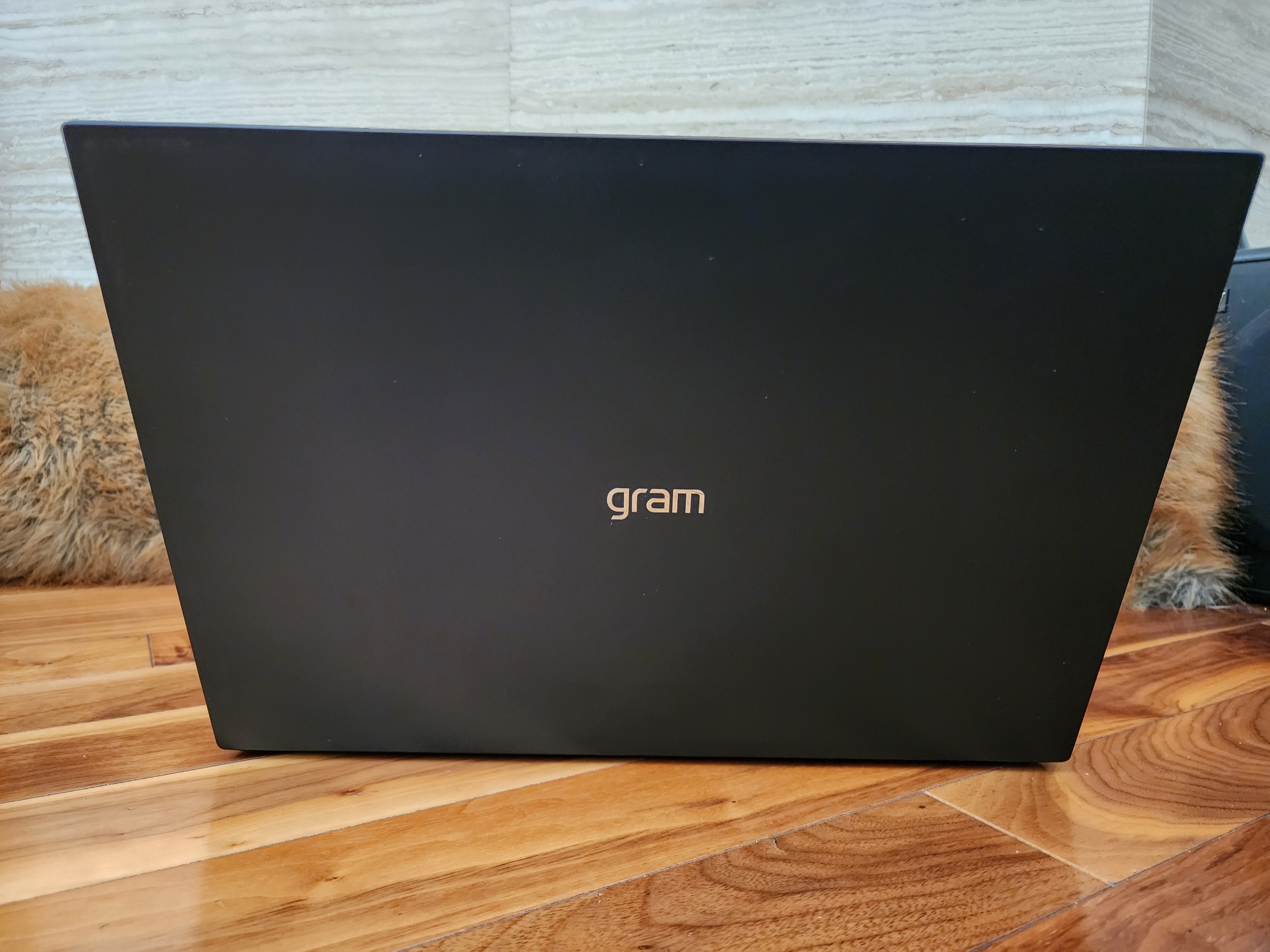 LG Gram 17 Inch (i7, 16GB RAM, 1TB SSD) - photo 4