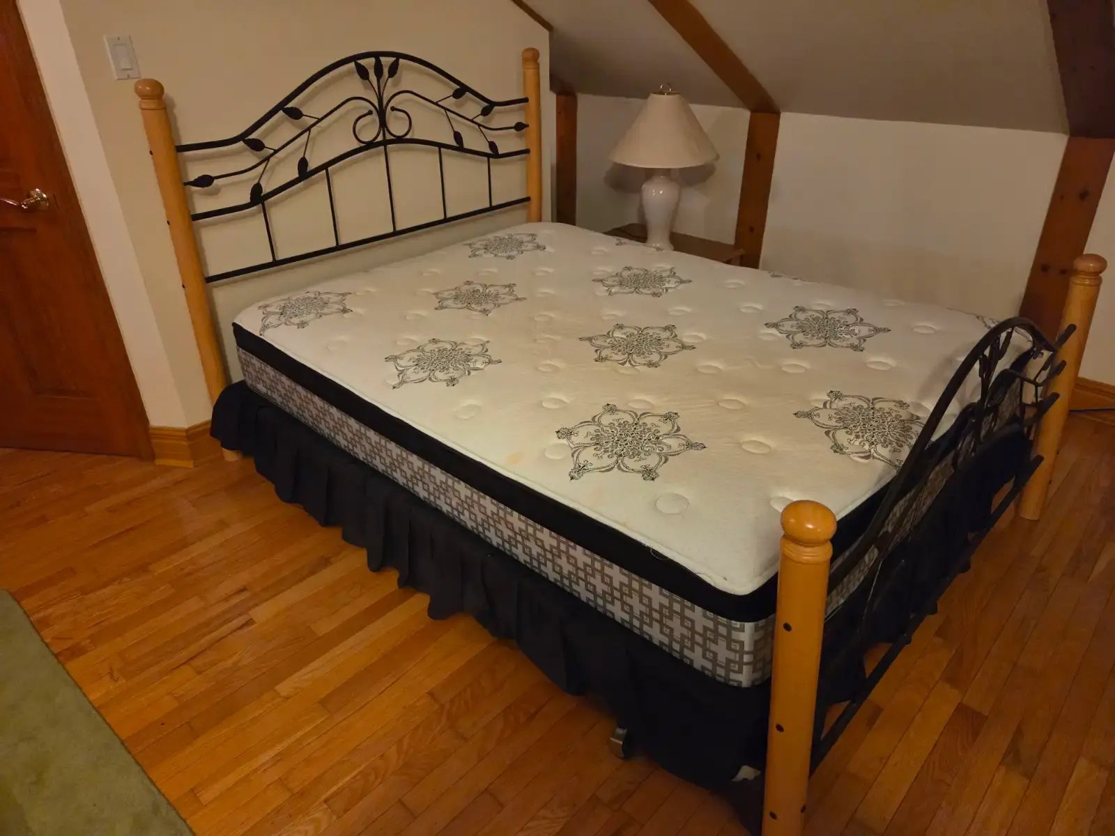 Victorian Leaf Metal / Wood Platform Bed - photo 2