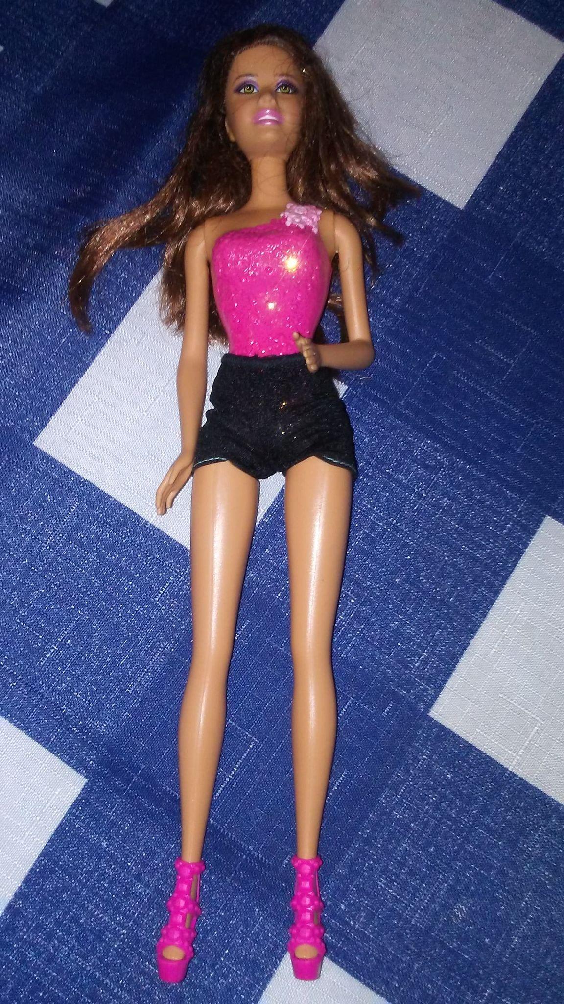 Mattel Barbie Brown Hair wearing Black Shorts - photo 2