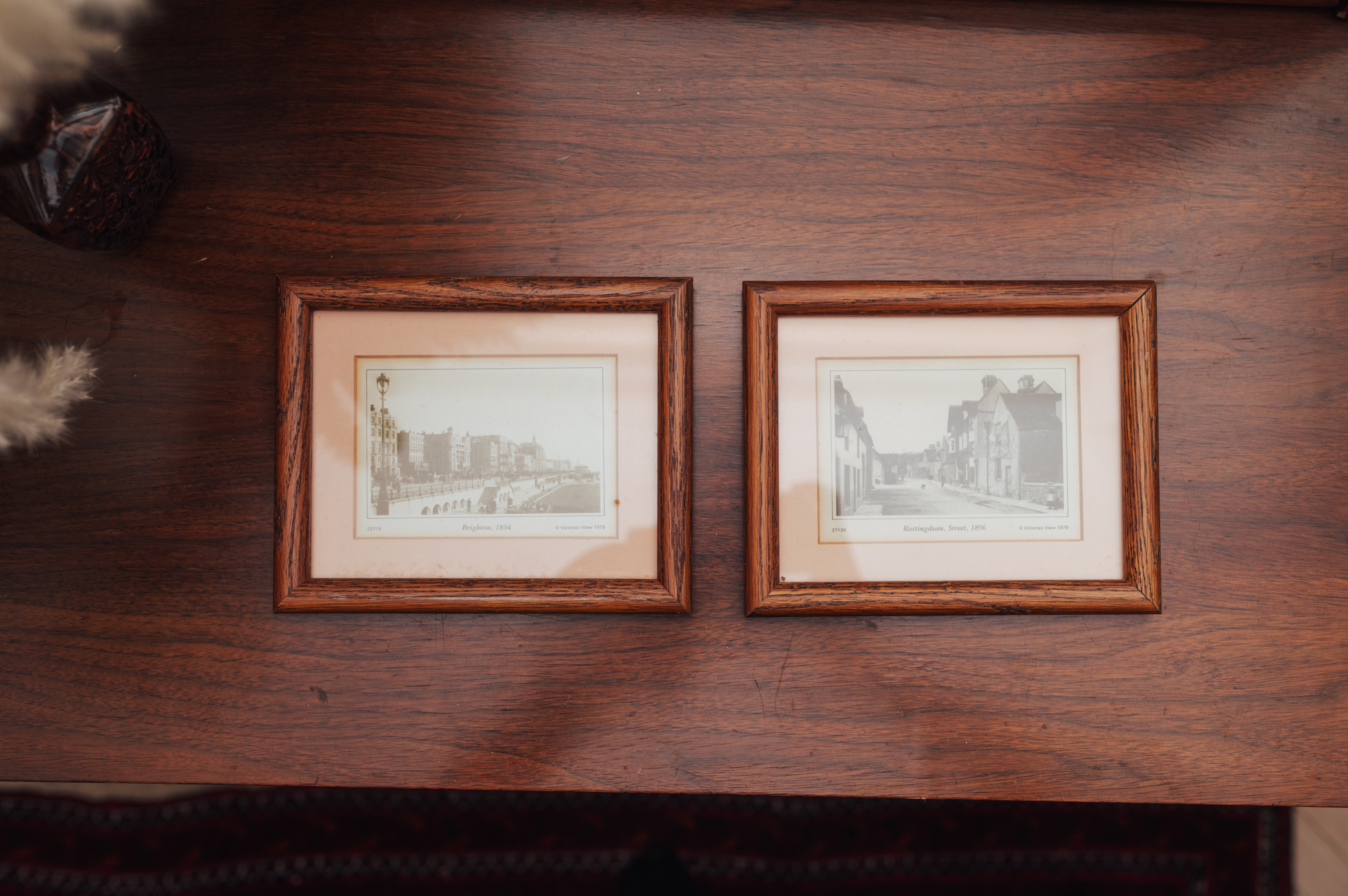 English Street Scenes, 1894 & 1896 — Framed Pair - photo 3