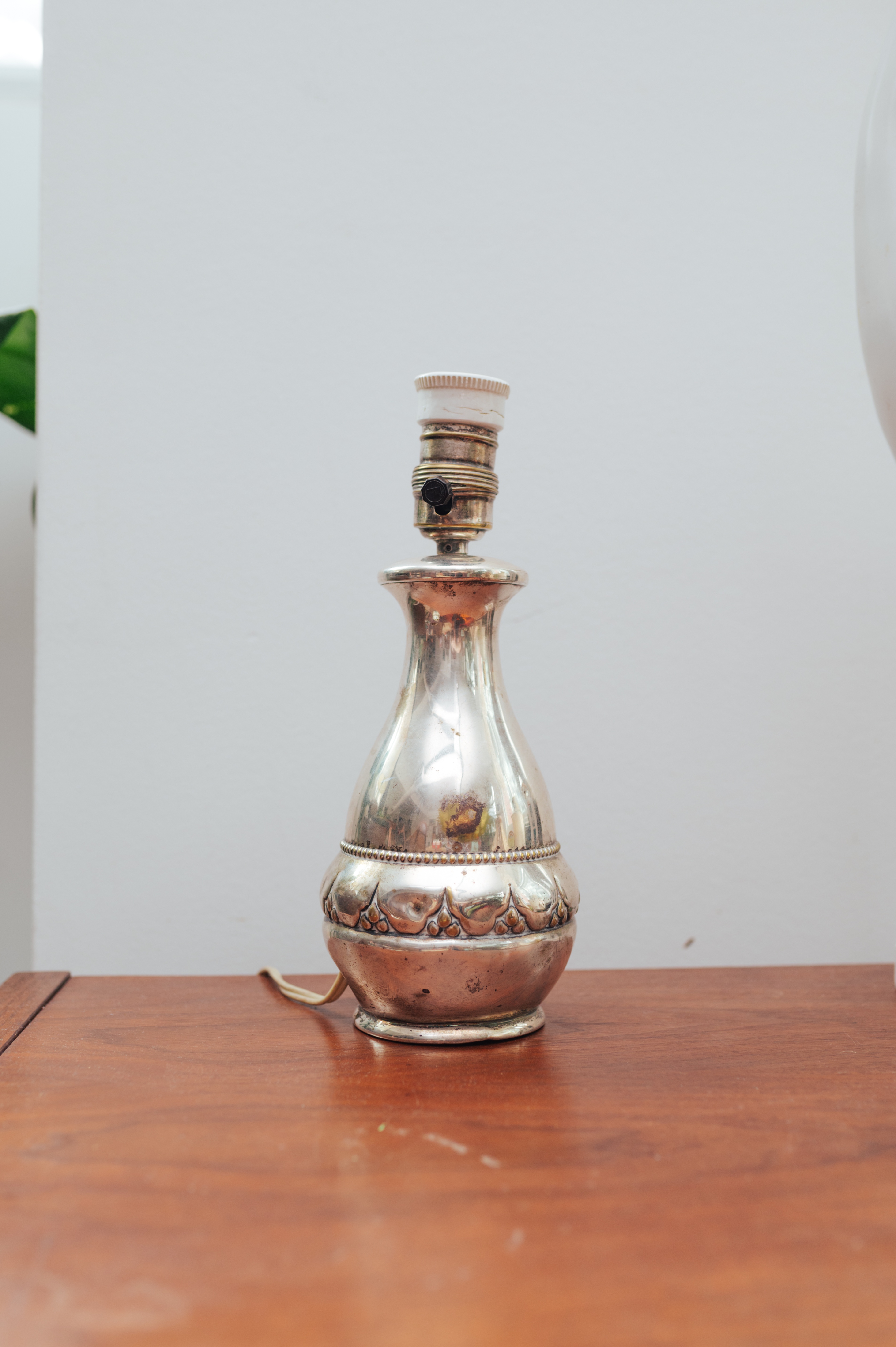 Hollywood Regency Silver-Plated Table Lamp - photo 4