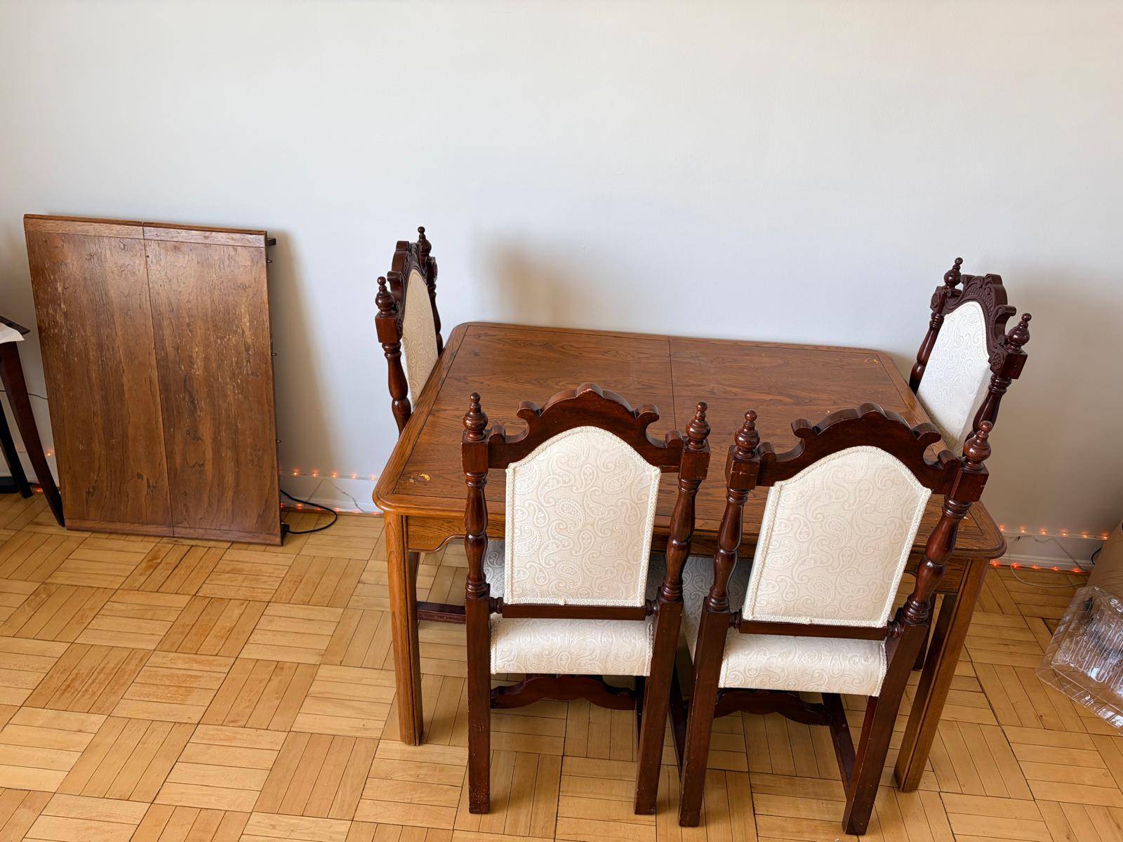 Expandable Solid Wood Dining Table with 4 Vintage Chairs - photo 3