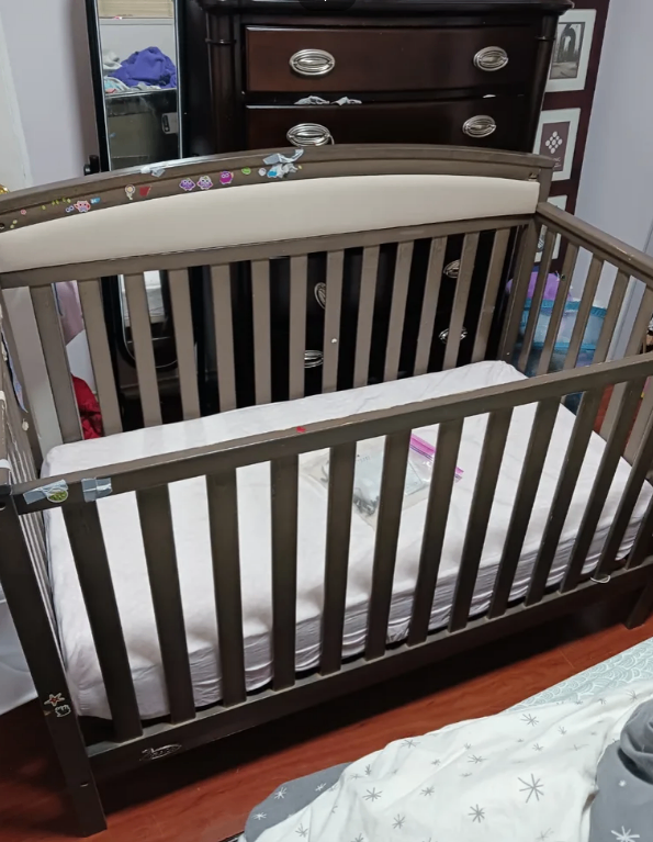 Graco Finley Convertible Crib - Excellent Condition + Manual - photo 3