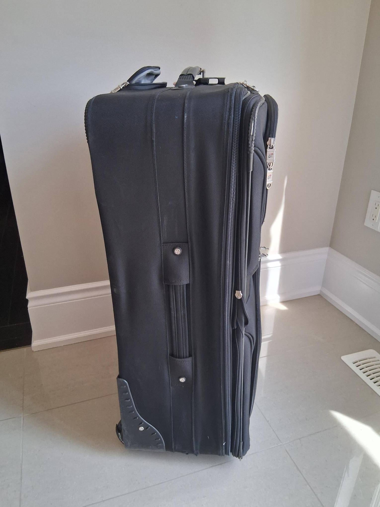 American Tourister Black Rolling 30" Suitcase - photo 2