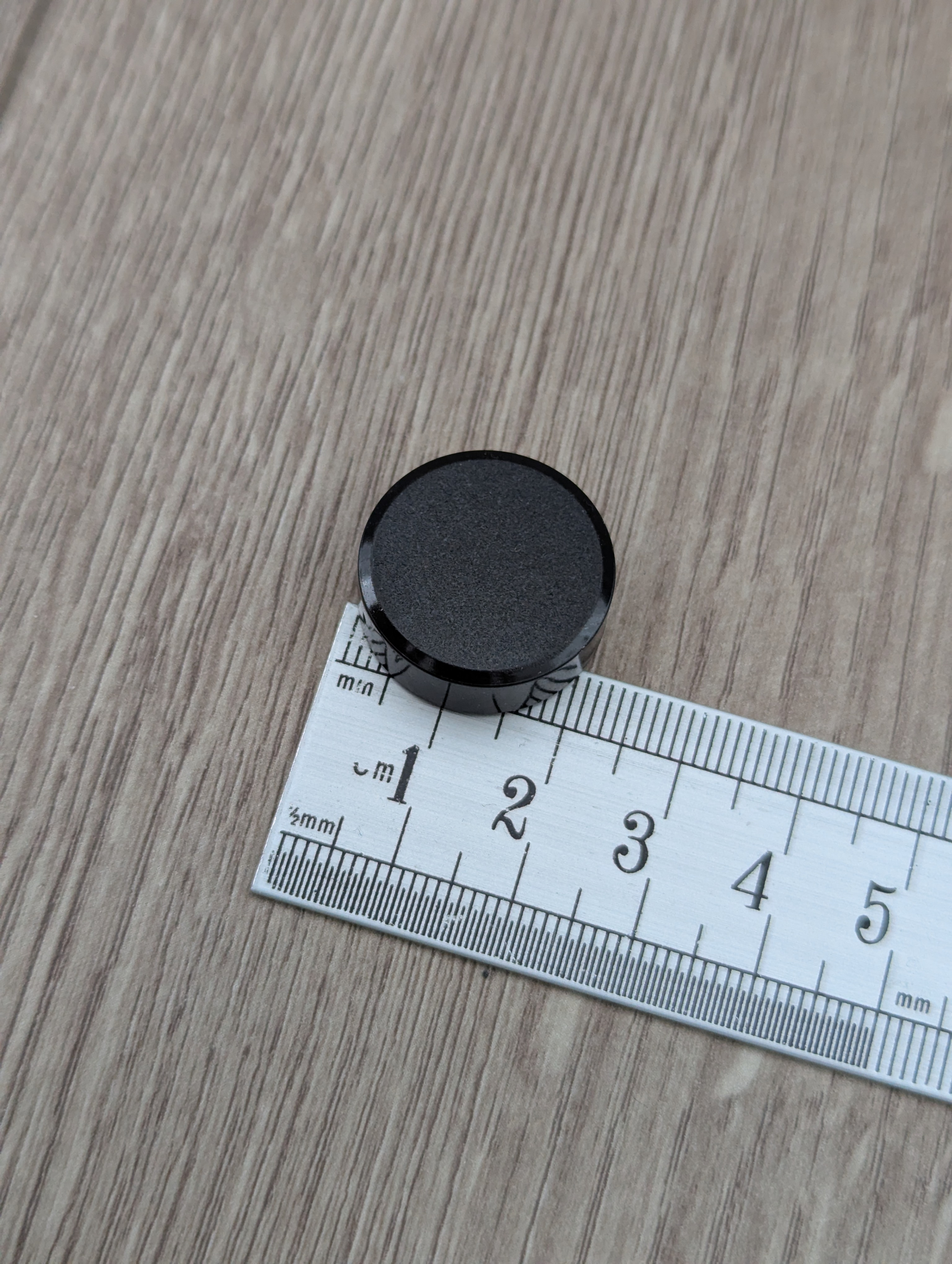 32 Round Magnets - 2 cm Diameter - photo 2
