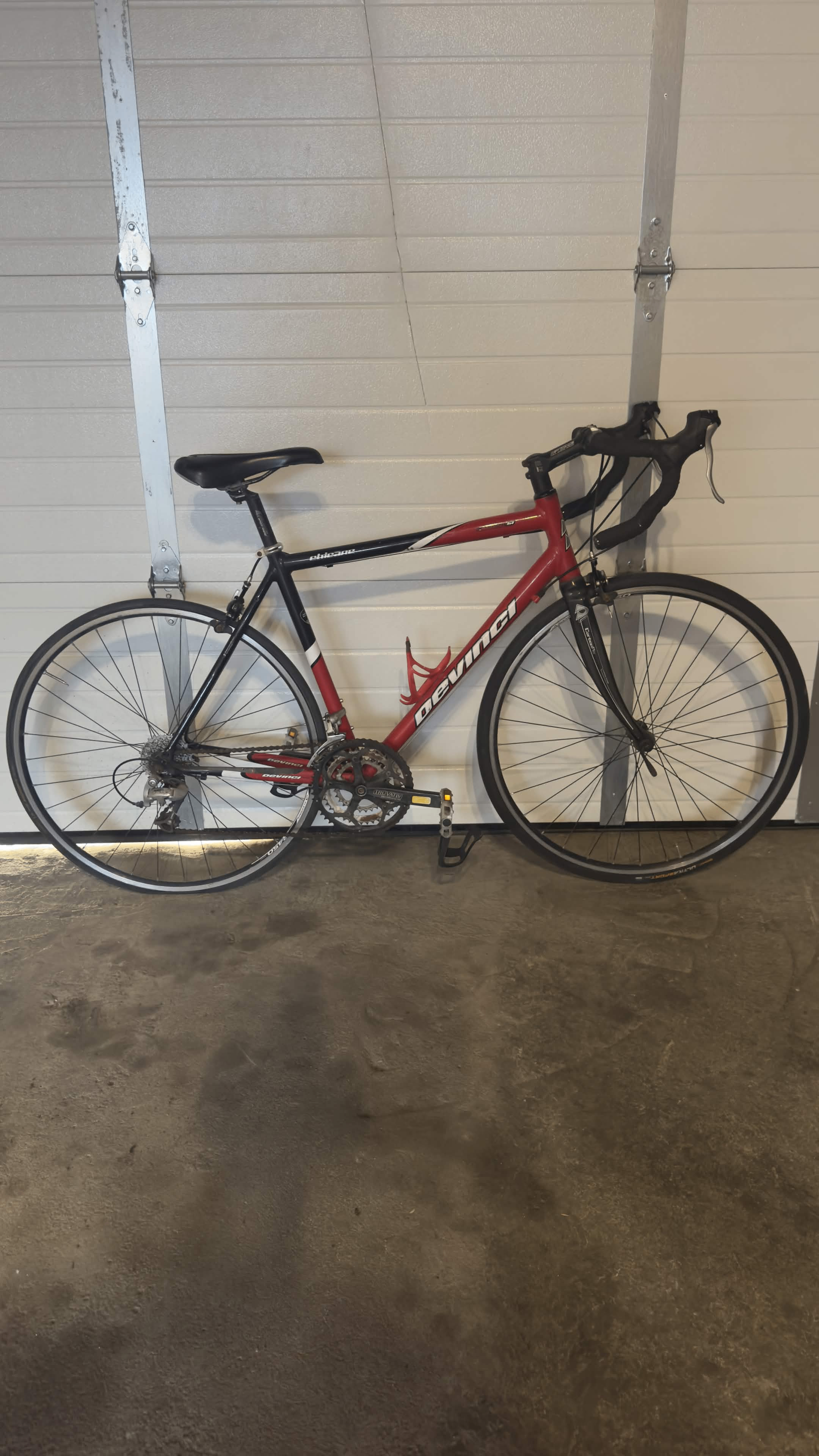 Devinci Chicane Road Bike - Used Like New + Helmet - photo 2