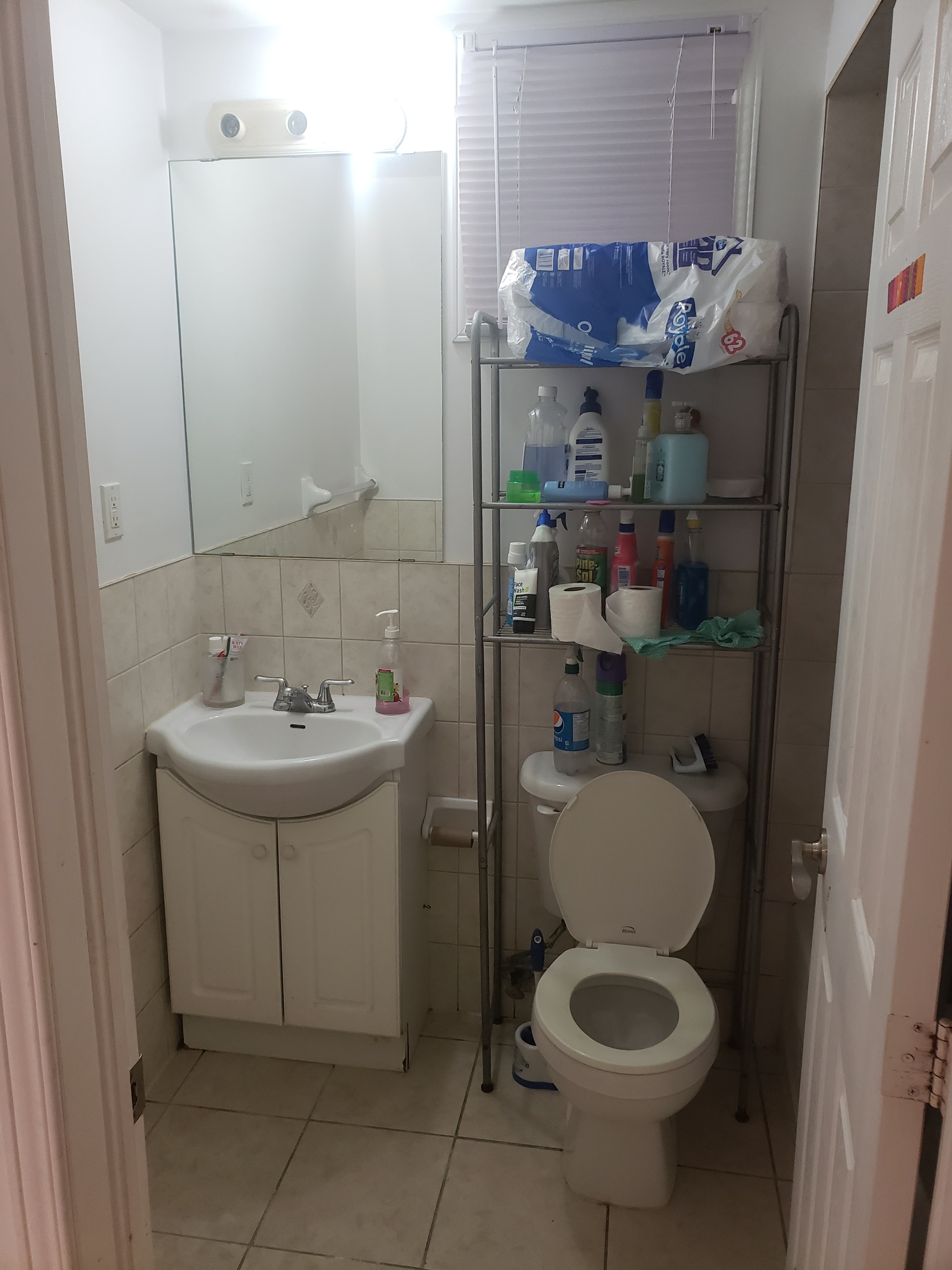 Walkout basement apartment for rent, best area of Scarborough - photo 4