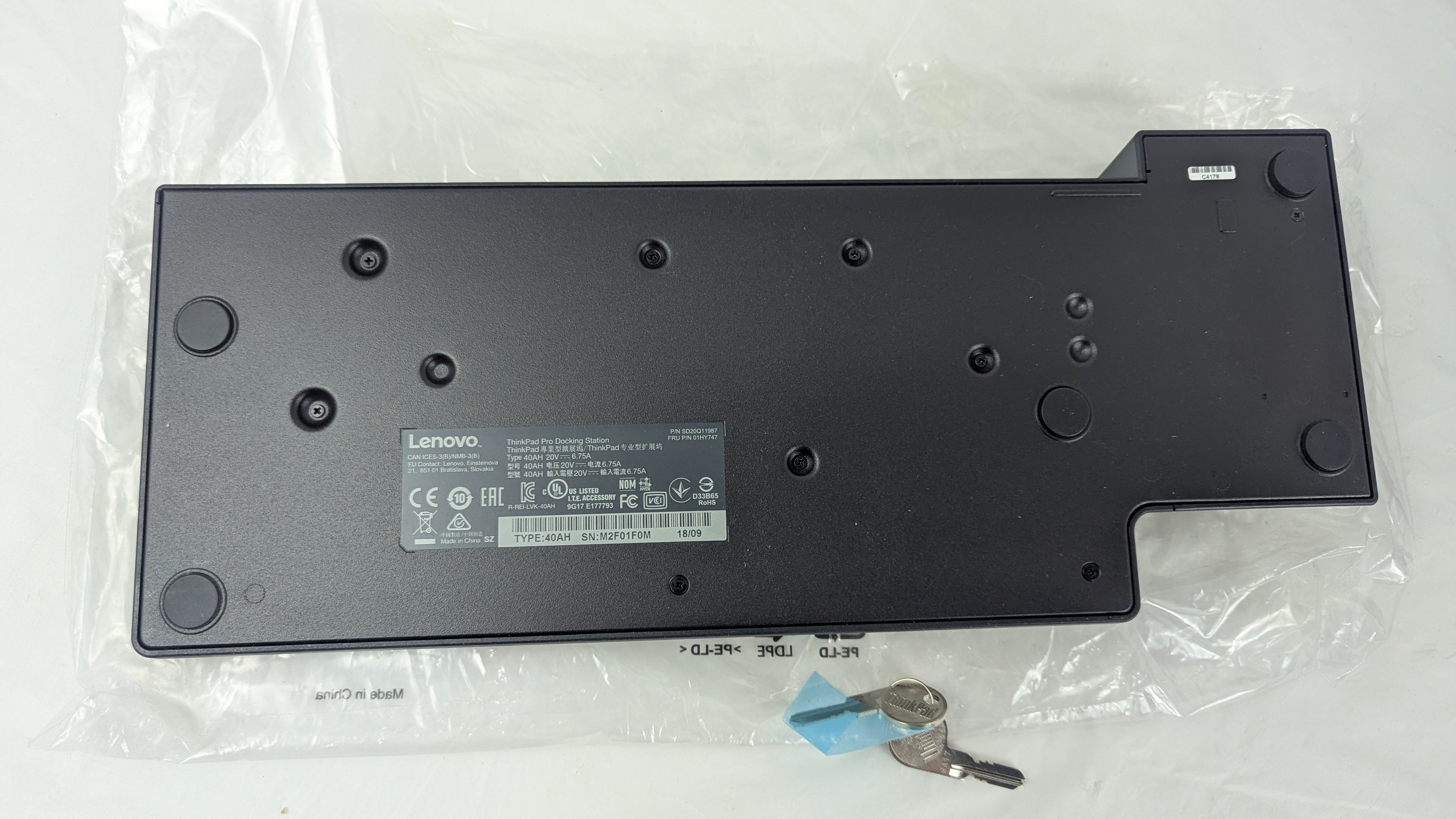 Lenovo SD20Q11987 01HY747 ThinkPad Pro Docking Station with keys - photo 3