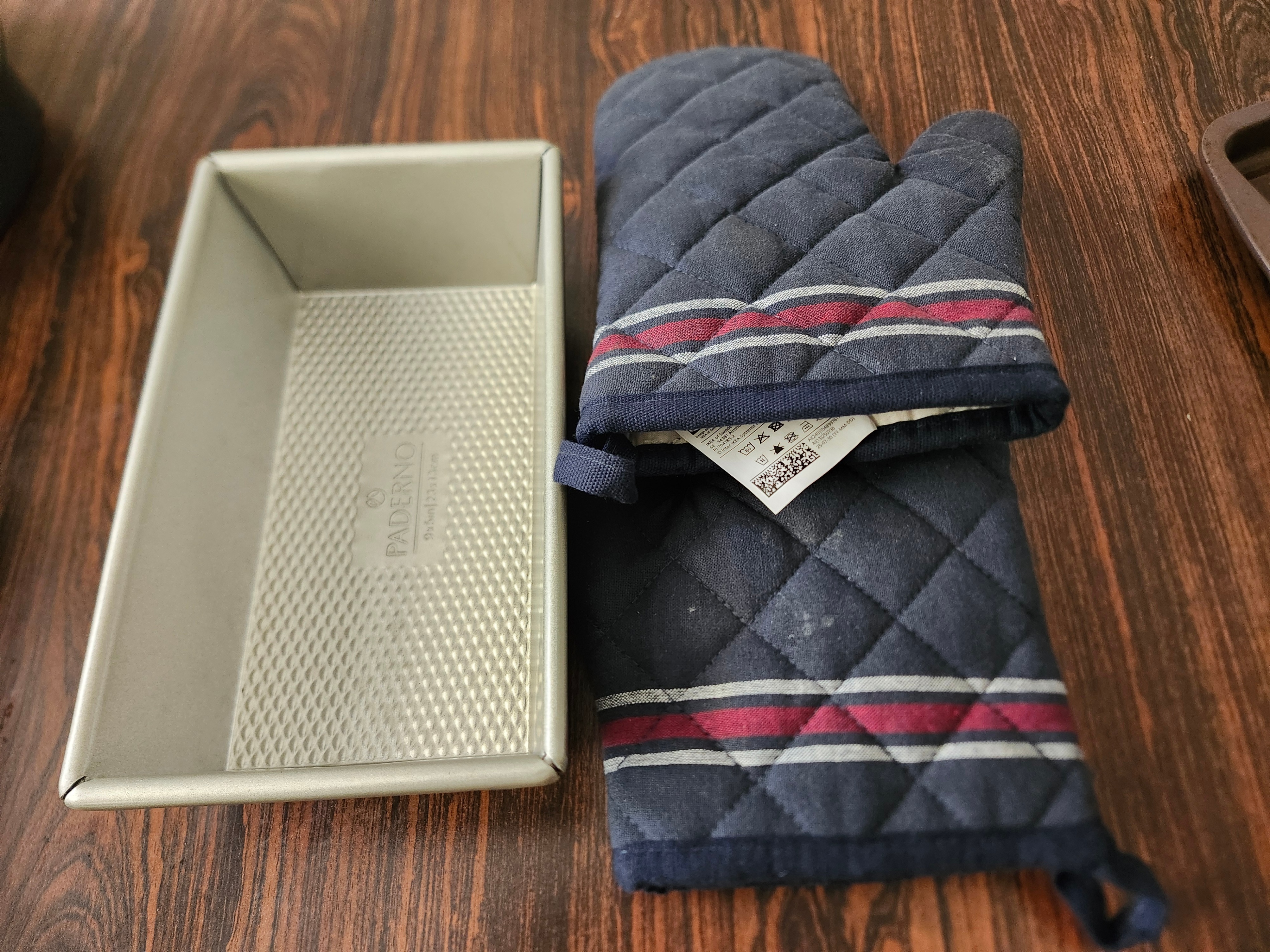 Loaf Pan + Oven Mitt Set
