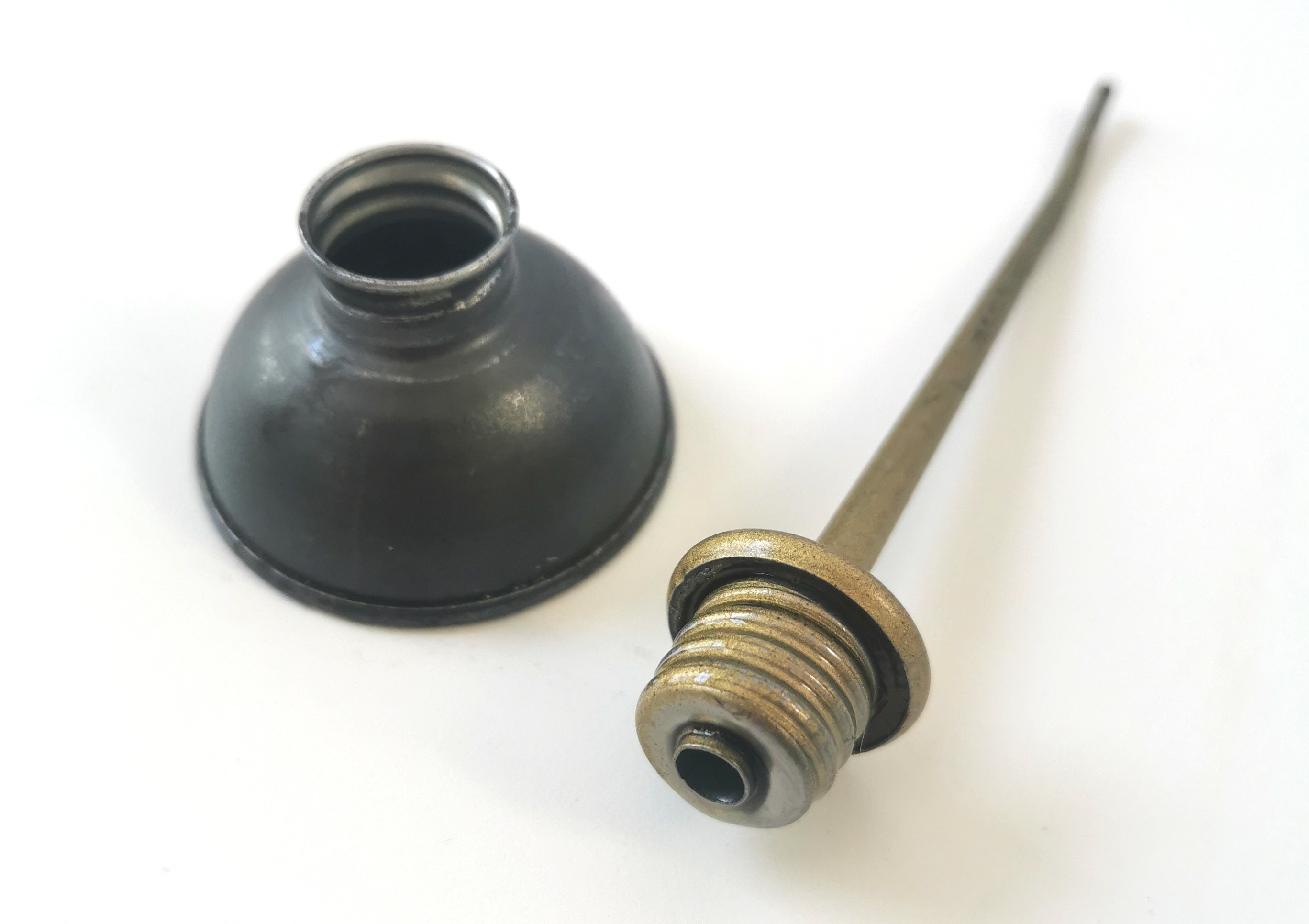 Circa 1940s Miniature Thumb Press Oil Can - 5 1/4" Steel & Brass - photo 5