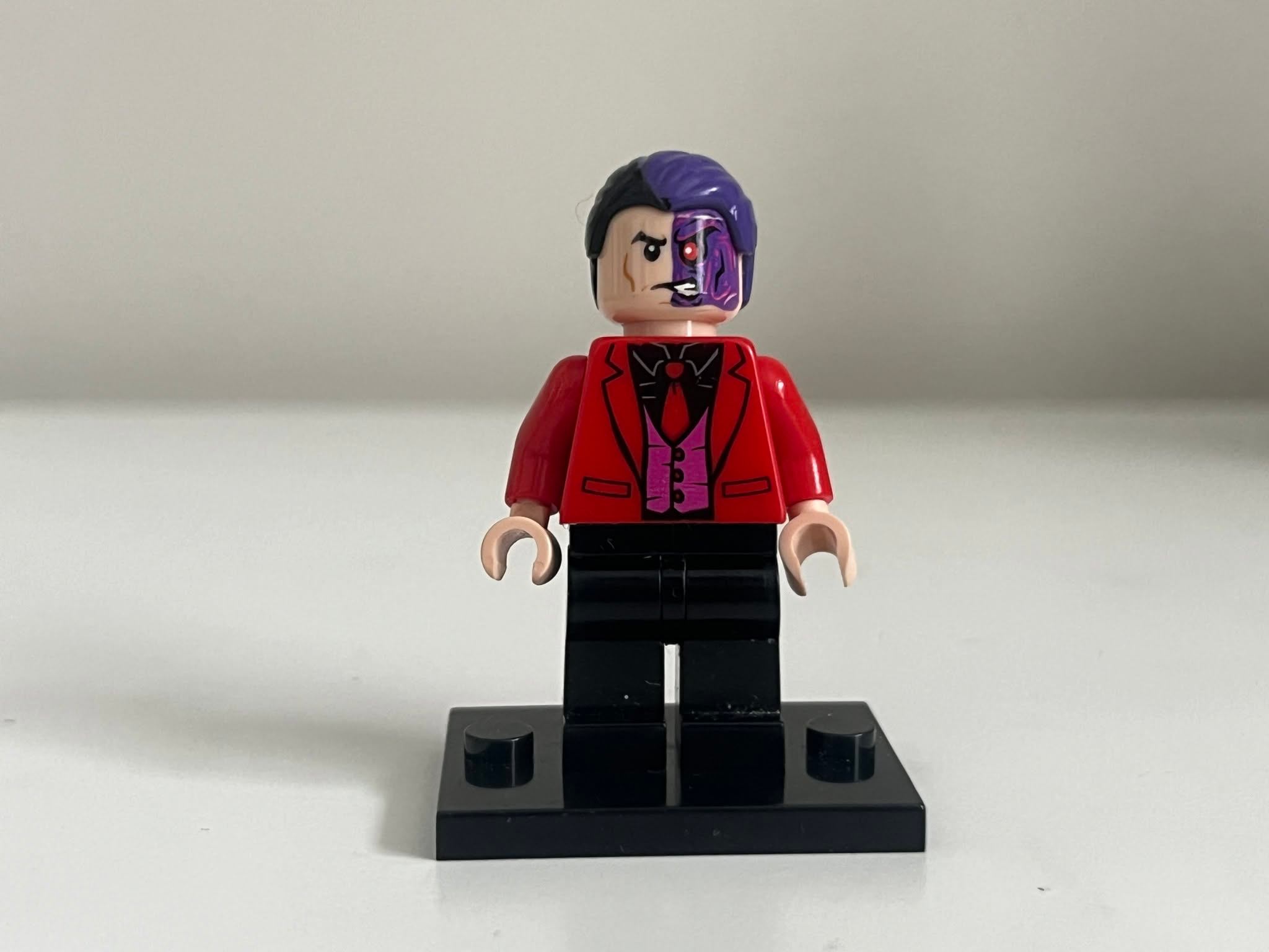 LEGO DC Super Heroes - Two-Face (Harvey Dent) Minifigure