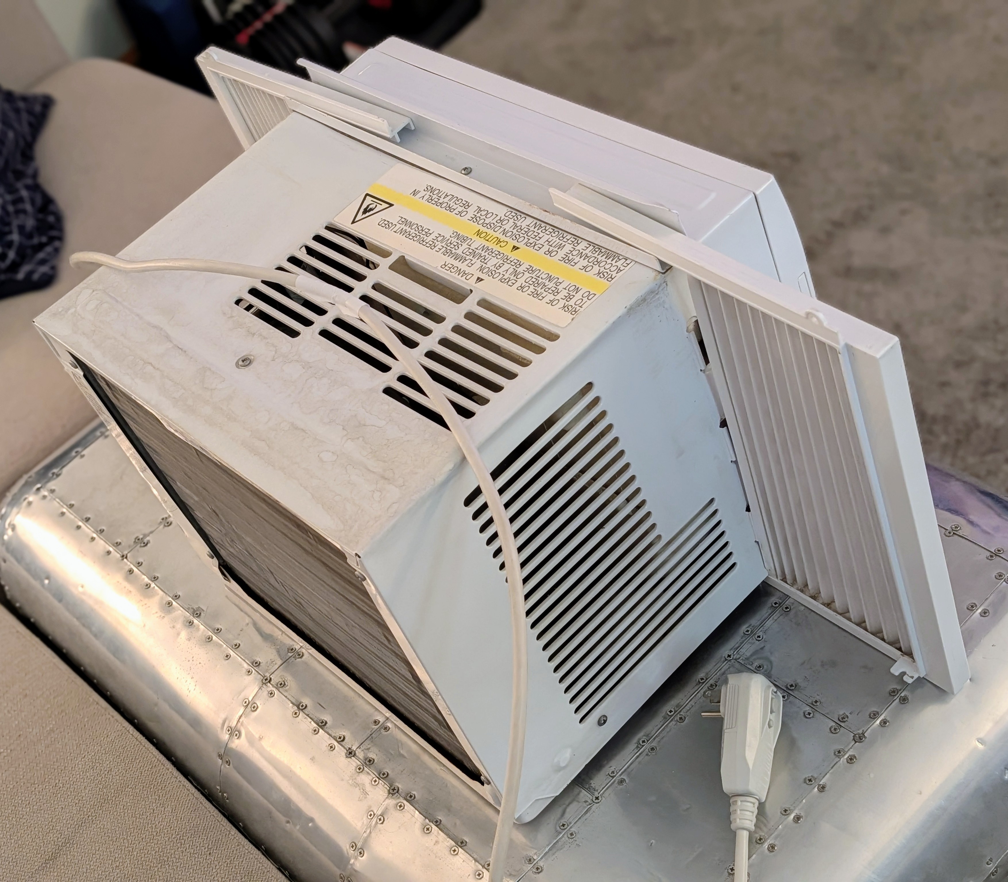 Haier 5,000 BTU Window Air Conditioner Works Great, blows Cold! - photo 5