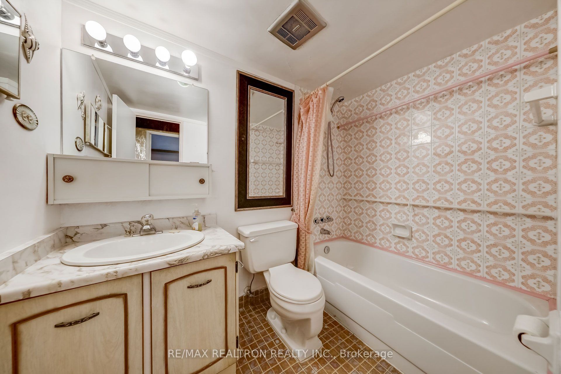 3 Rooms for Rent — Steps to Kennedy Subway | All Utilities, WiFi - photo 5
