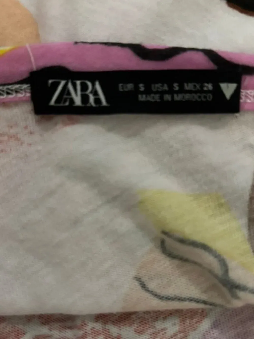 Zara Graphic Faces T-Shirt – Size Small - photo 4