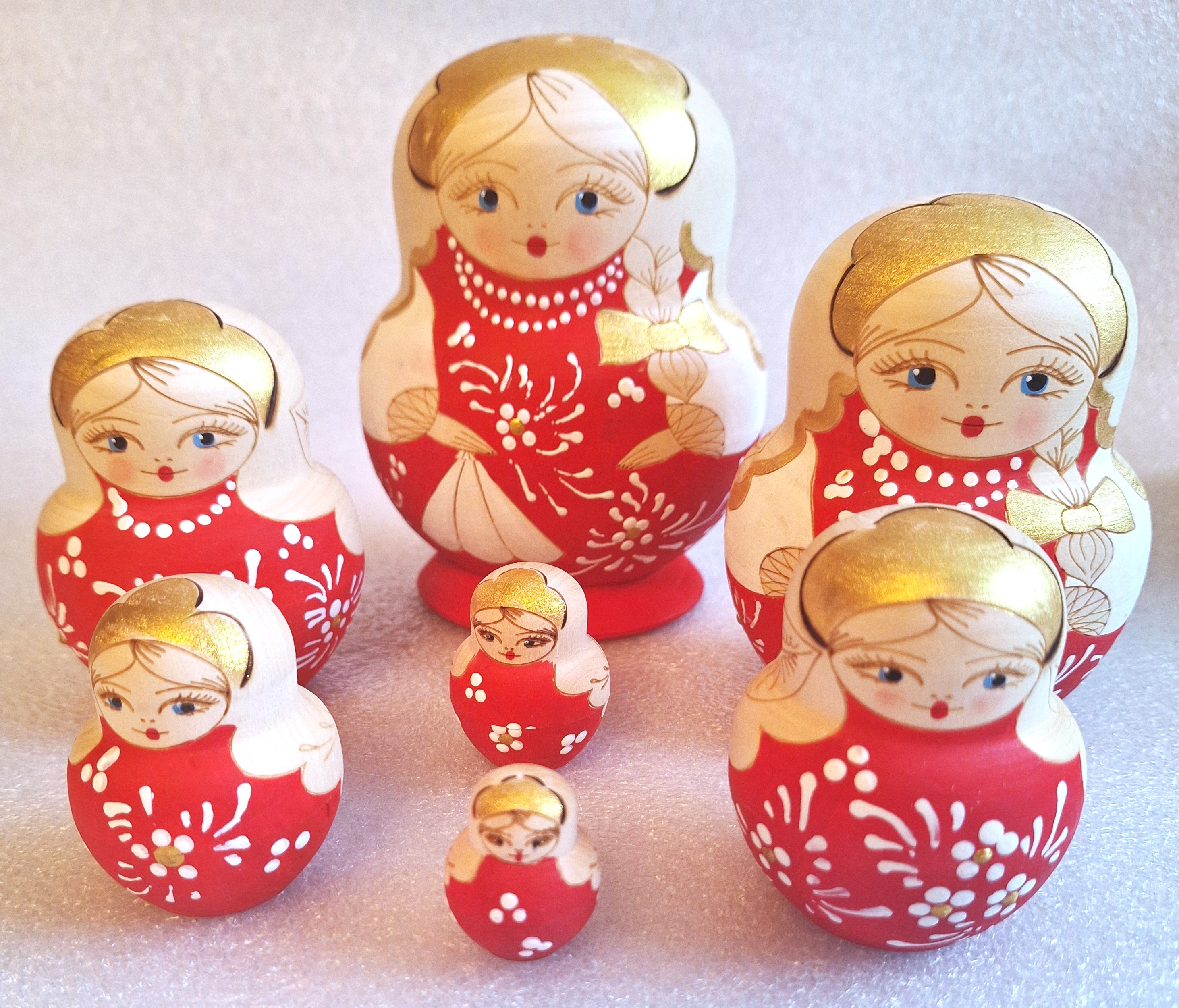 Beautiful 7 Piece Ukrainian folk Matryoshka Babushka Wooden doll