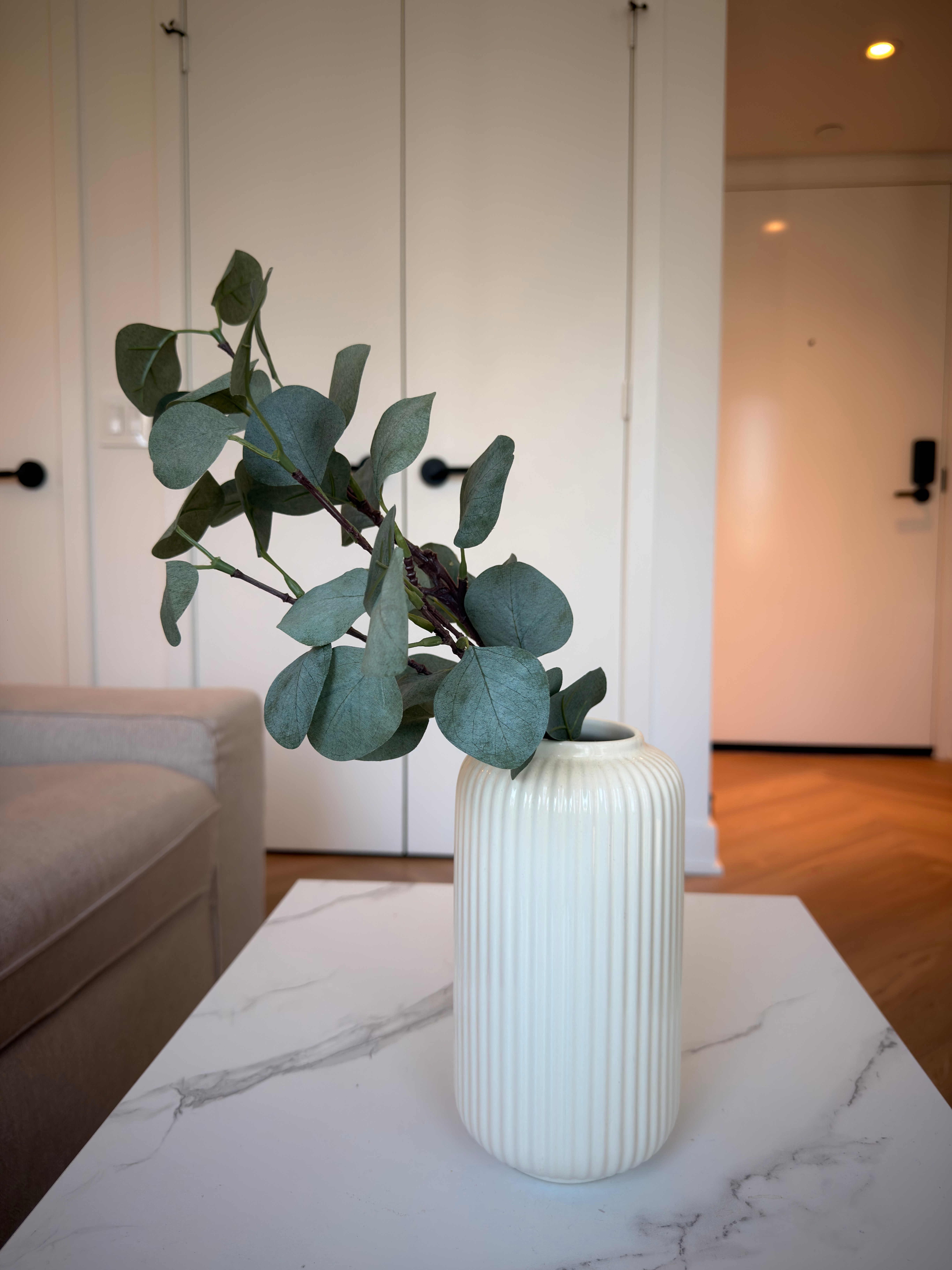 🌿 Elegant Vase with Artificial Eucalyptus Leaves- Like New