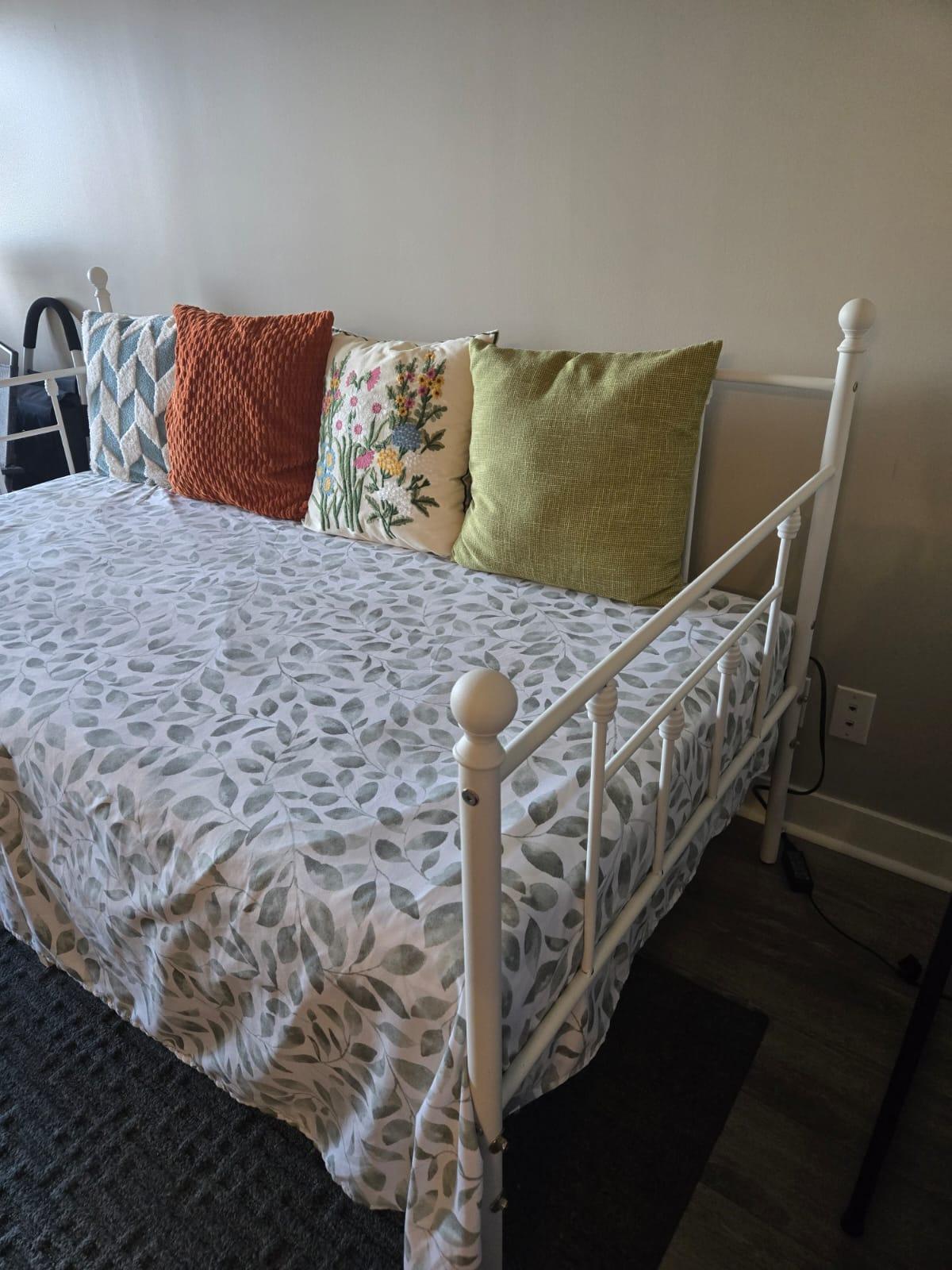 Selling Twin bed + Mattress - photo 2