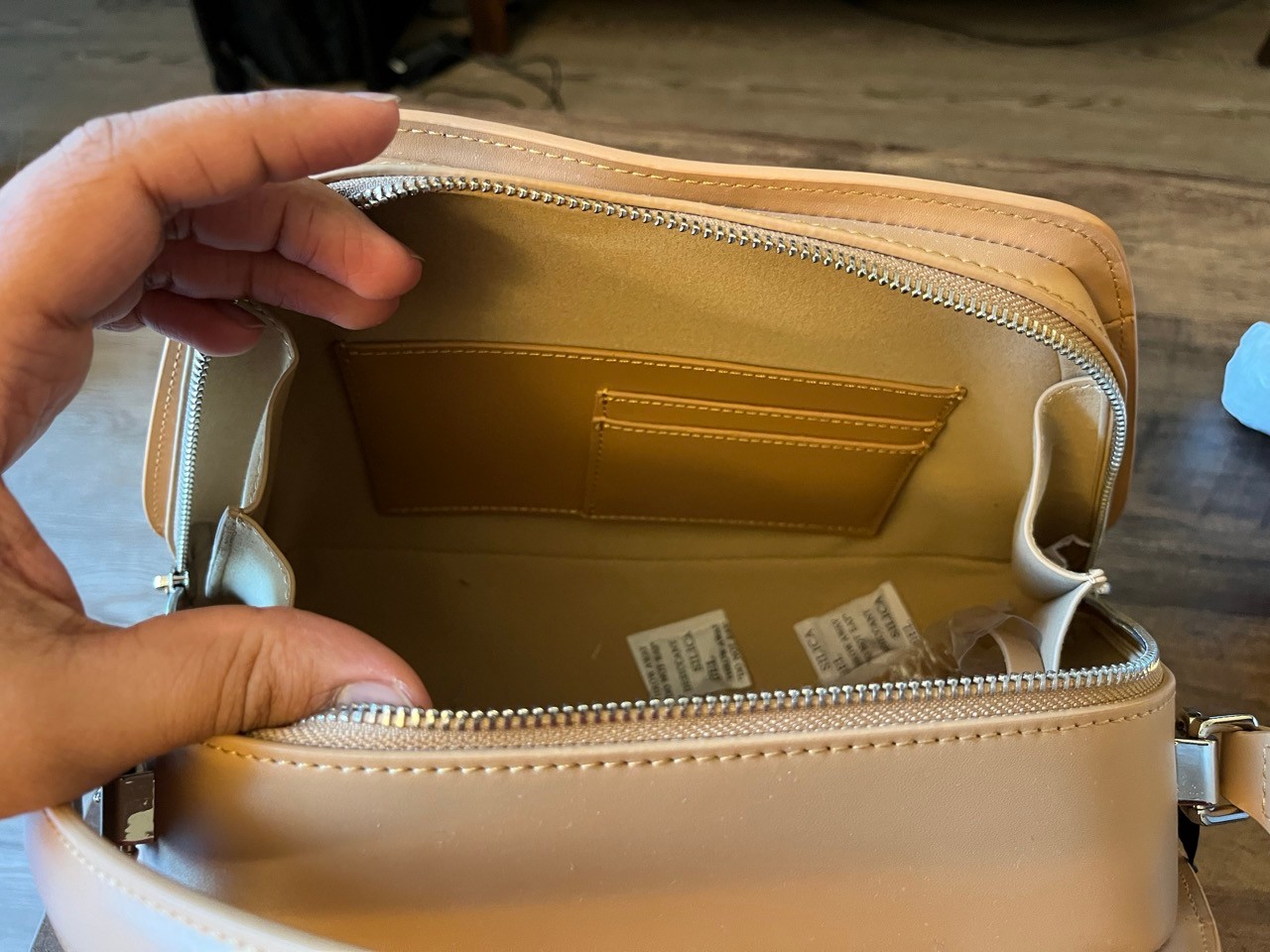 Brand new Danier Edith Satchel - photo 4