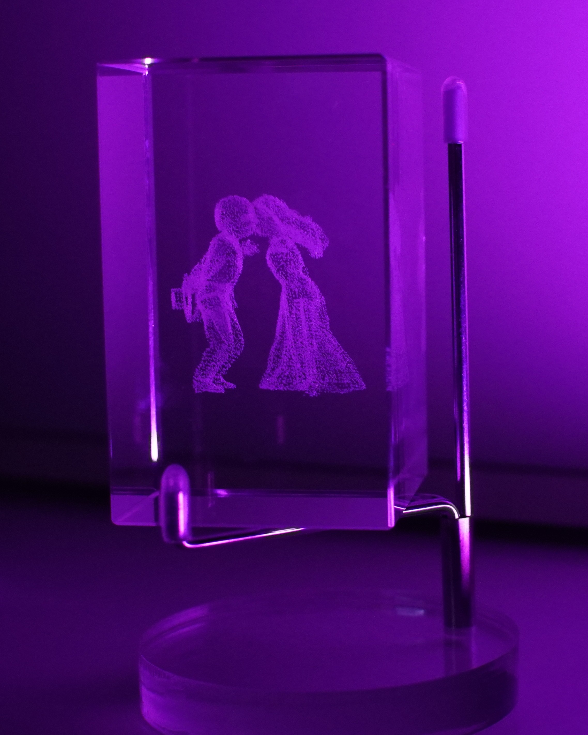 Engraved Crystal Keepsake with Couple Image - photo 4