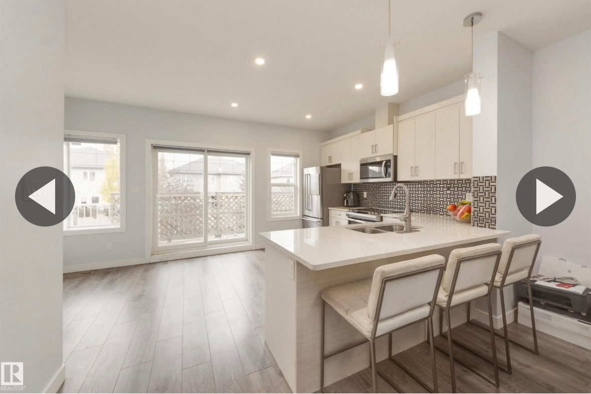 4 Beds 3.5 Baths - Townhouse (for sale) - photo 2
