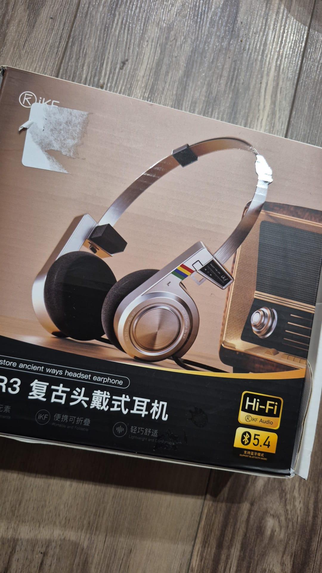 Retro style headphones